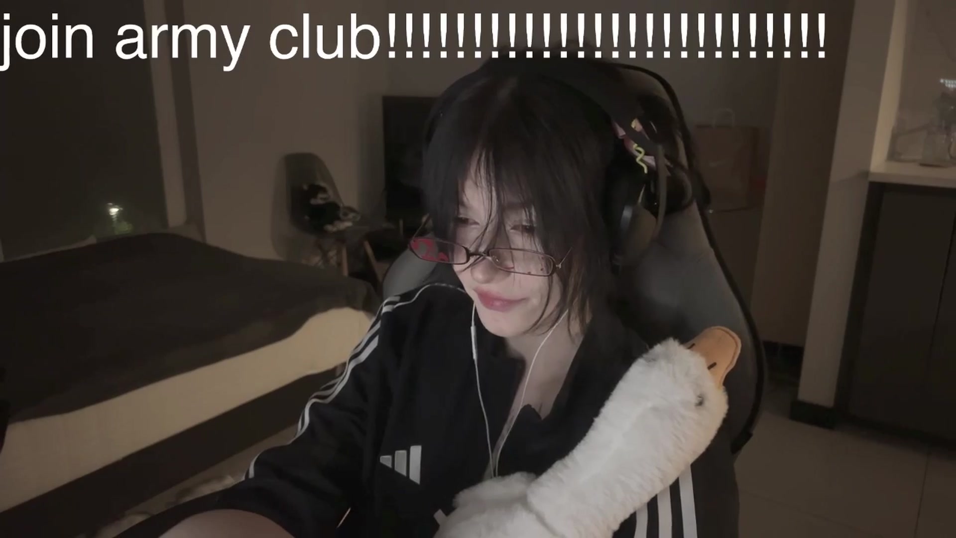 Gallery image thumbnail from Linterdit_A's myfreecams stream on, 04/12/2024, 01:05 image 17 of 20