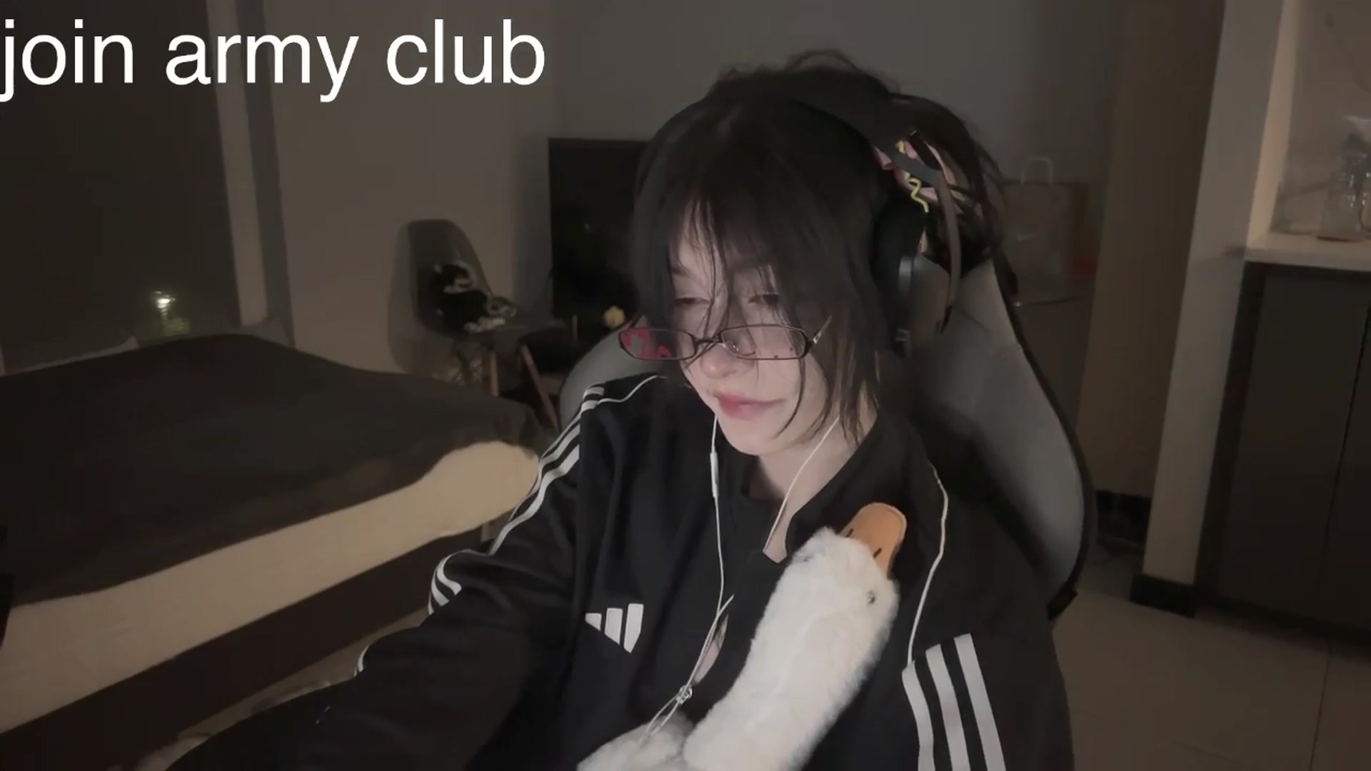 Gallery image thumbnail from Linterdit_A's myfreecams stream on, 04/12/2024, 01:05 image 12 of 20