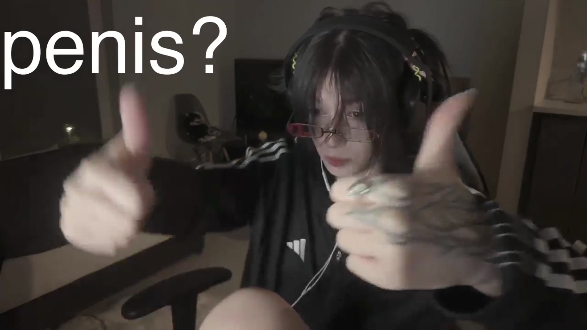 Gallery image thumbnail from Linterdit_A's myfreecams stream on, 04/12/2024, 01:05 image 4 of 20