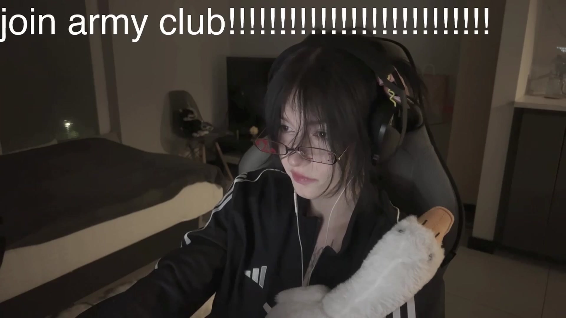 Gallery image thumbnail from Linterdit_A's myfreecams stream on, 04/12/2024, 01:05 image 18 of 20