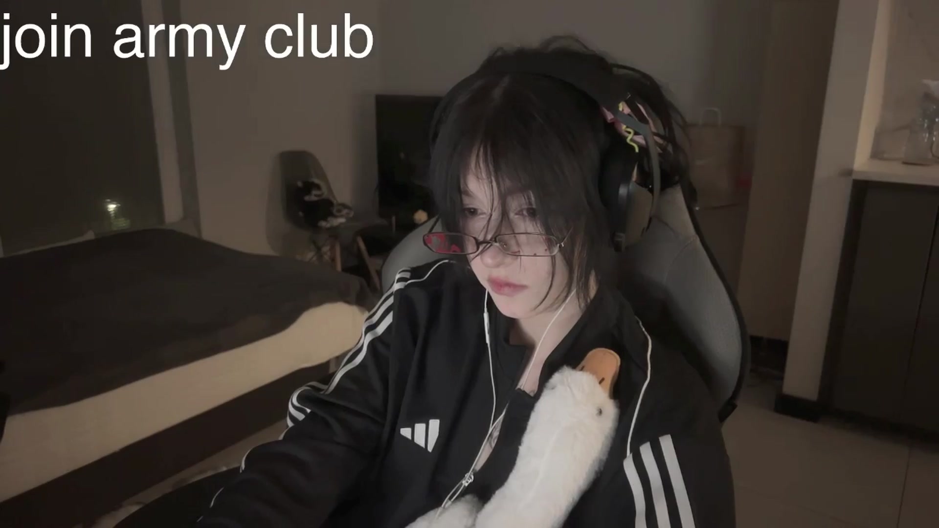 Gallery image thumbnail from Linterdit_A's myfreecams stream on, 04/12/2024, 01:05 image 11 of 20