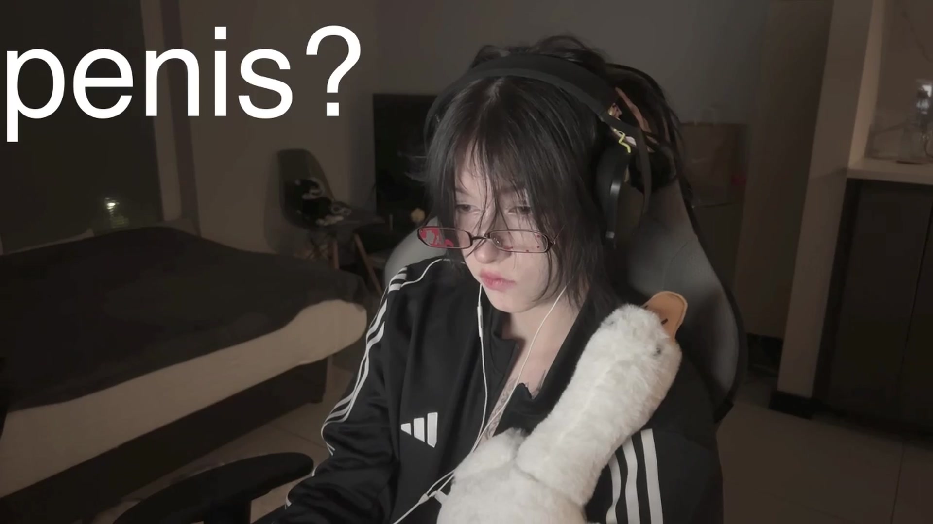 Gallery image thumbnail from Linterdit_A's myfreecams stream on, 04/12/2024, 01:05 image 7 of 20