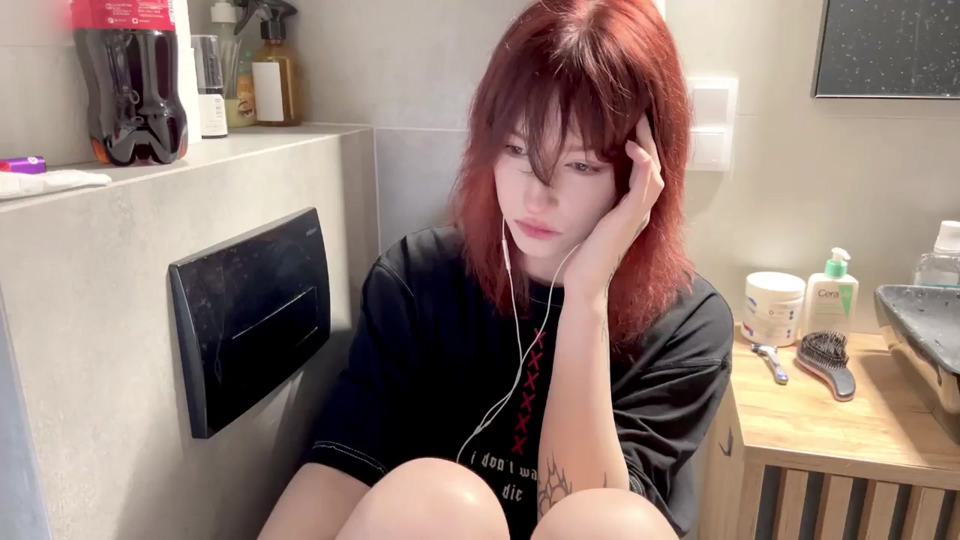 Gallery image thumbnail from Linterdit_A's myfreecams stream on, 05/19/2024, 22:57 image 17 of 20