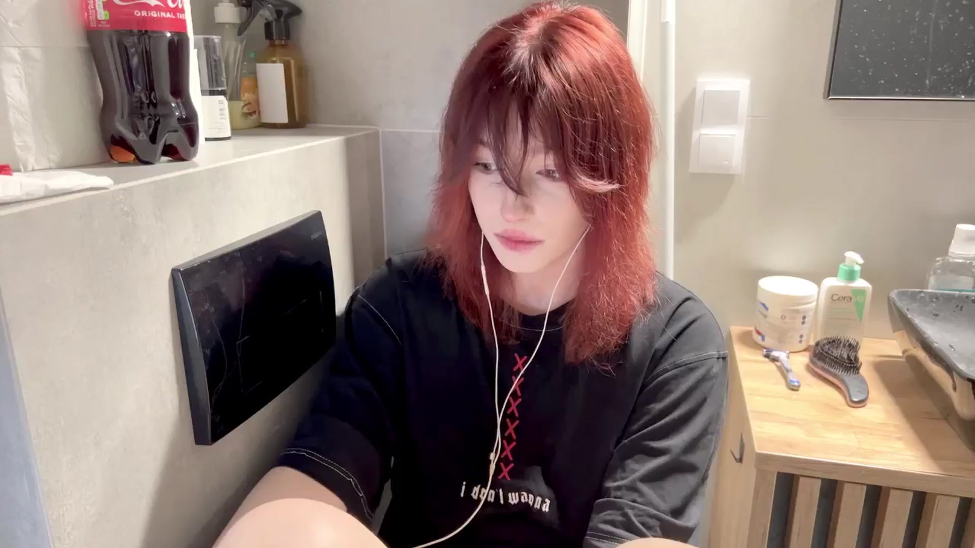 Gallery image thumbnail from Linterdit_A's myfreecams stream on, 05/19/2024, 22:57 image 7 of 20