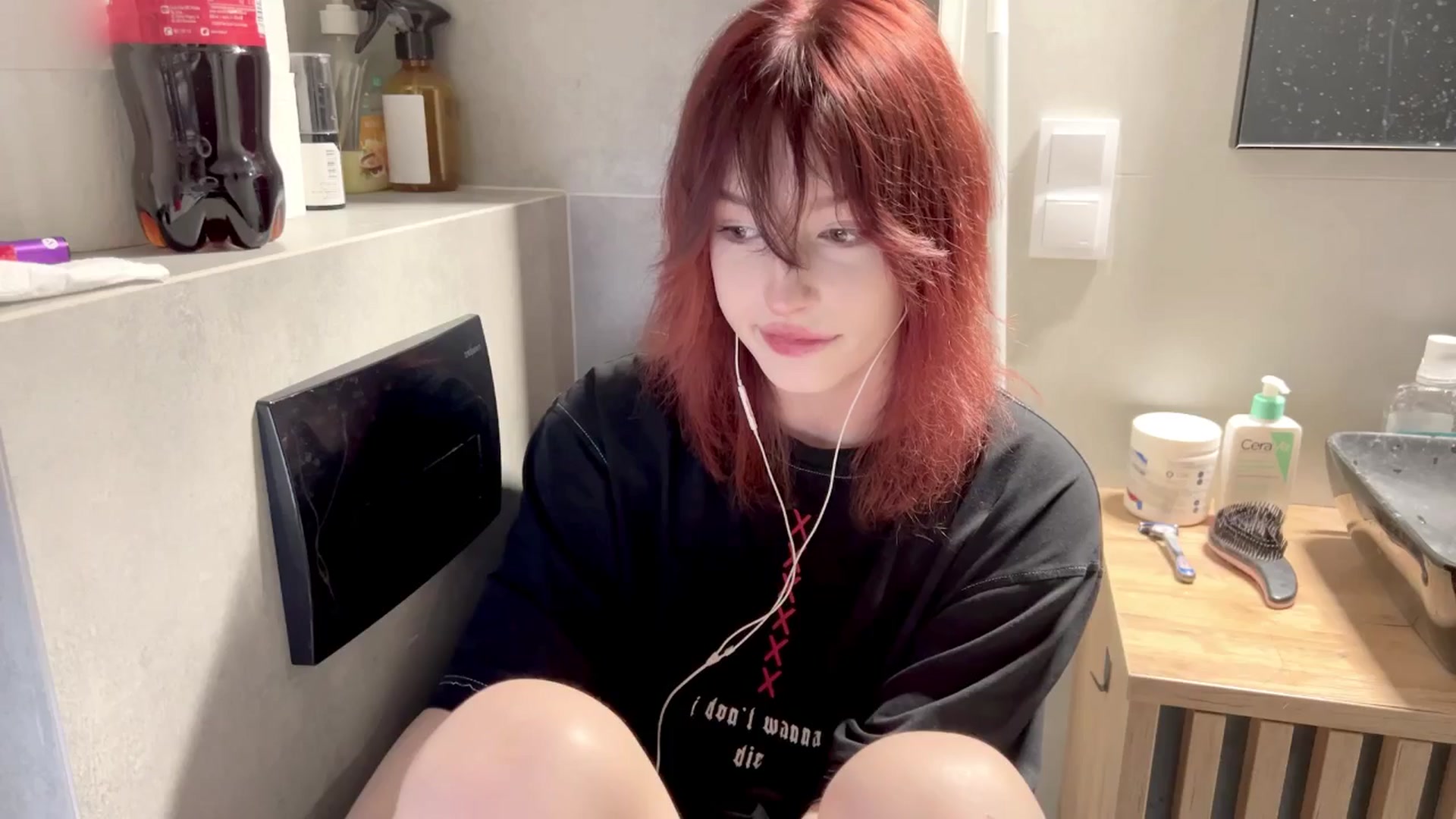 Gallery image thumbnail from Linterdit_A's myfreecams stream on, 05/19/2024, 22:57 image 15 of 20
