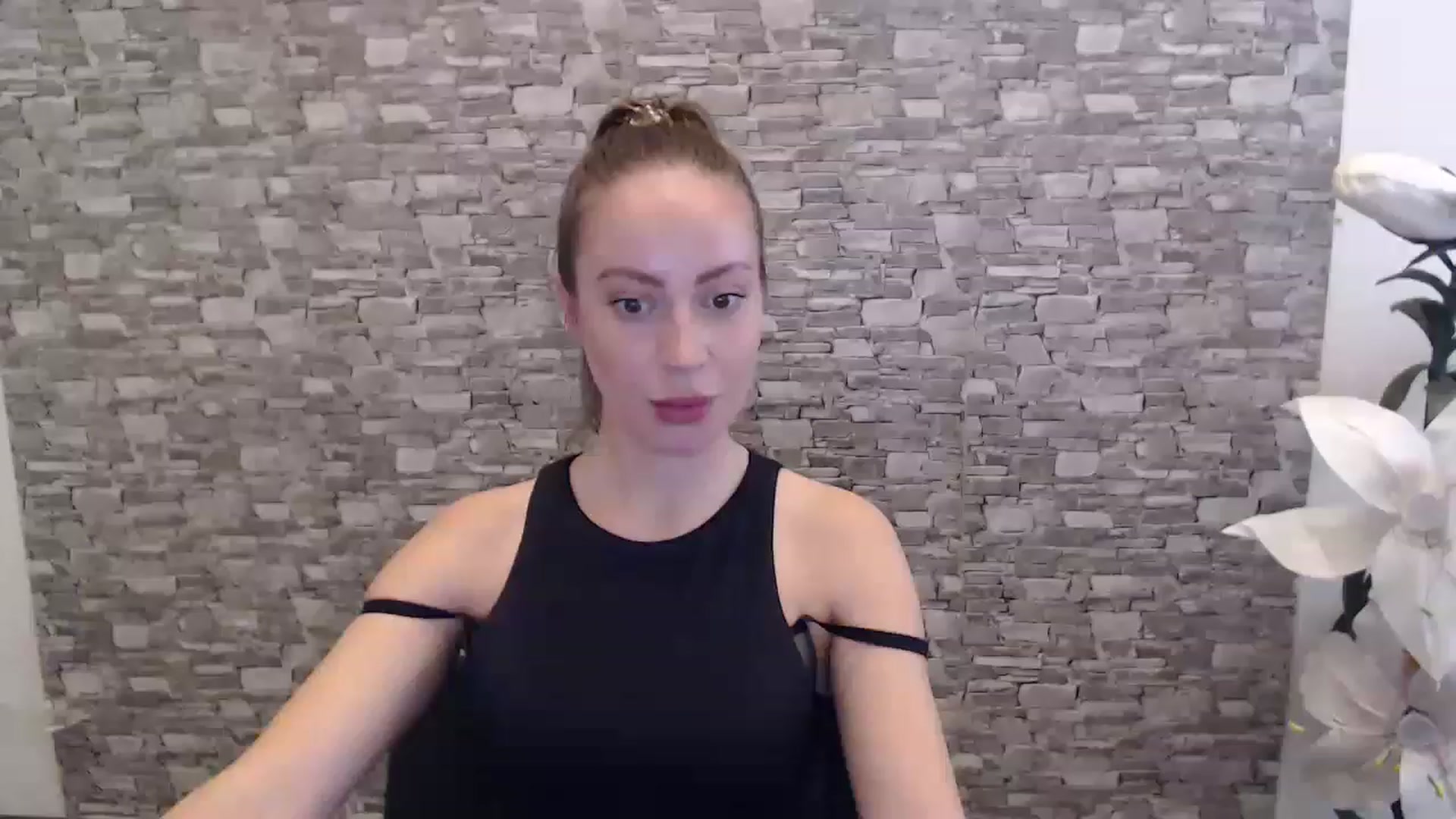 Gallery image thumbnail from Liny_Love's myfreecams stream on, 04/09/2023, 14:02 image 14 of 20