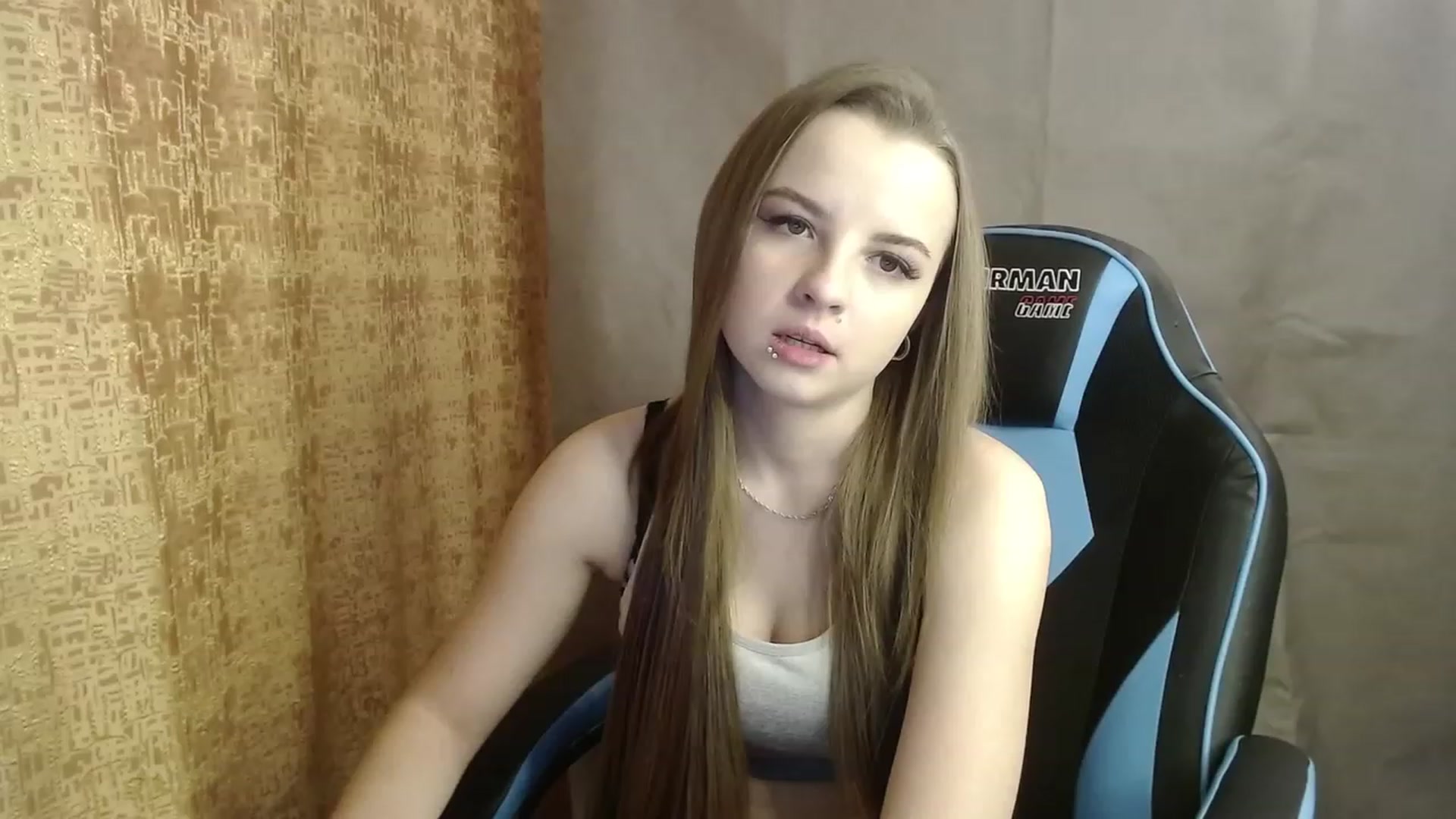 Gallery image thumbnail from Lio_noy's myfreecams stream on, 12/04/2022, 22:04 image 4 of 20