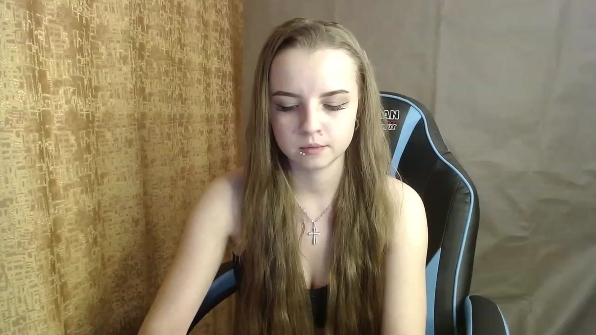 Gallery image thumbnail from Lio_noy's myfreecams stream on, 12/10/2022, 23:11 image 19 of 20