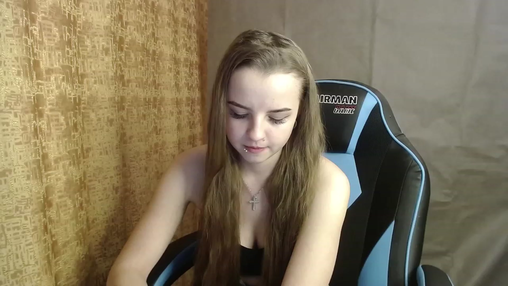 Gallery image thumbnail from Lio_noy's myfreecams stream on, 12/10/2022, 23:11 image 10 of 20