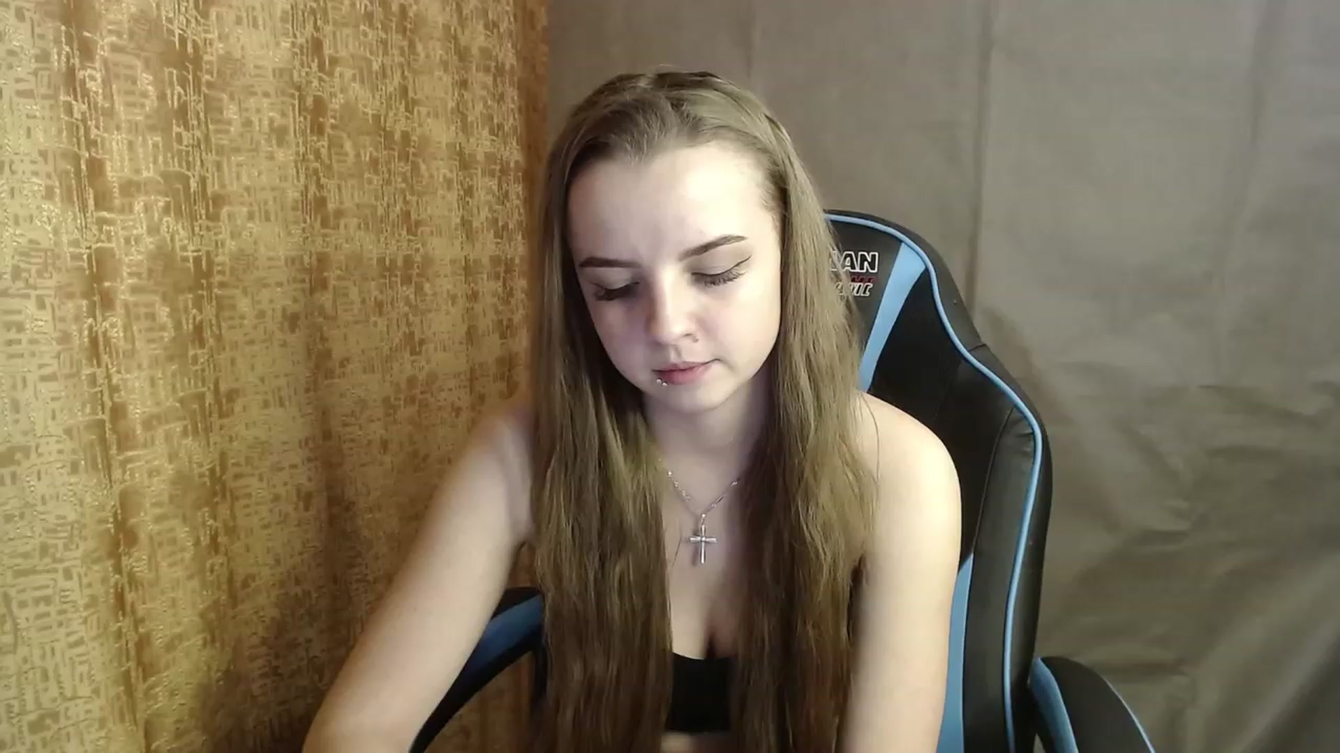 Gallery image thumbnail from Lio_noy's myfreecams stream on, 12/10/2022, 23:11 image 15 of 20