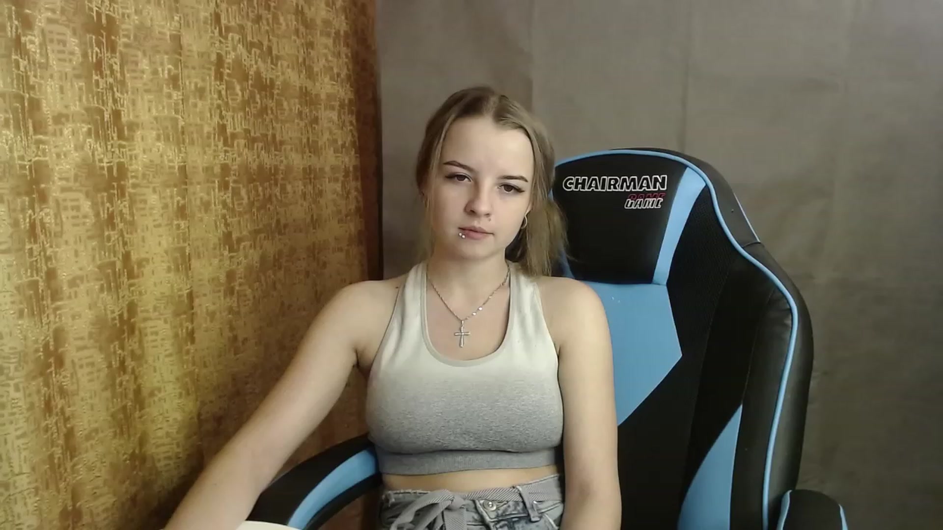 Gallery image thumbnail from Lio_noy's myfreecams stream on, 12/12/2022, 23:01 image 7 of 20