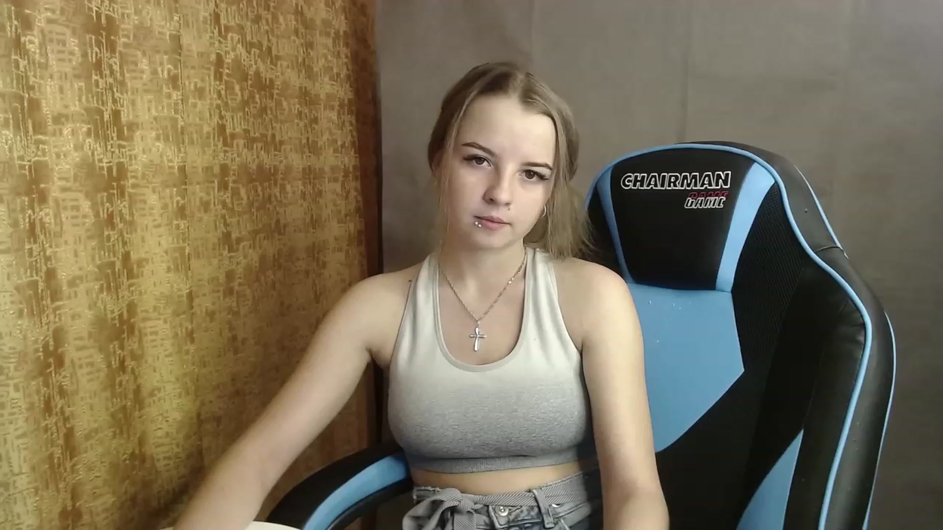 Gallery image thumbnail from Lio_noy's myfreecams stream on, 12/12/2022, 23:01 image 3 of 20