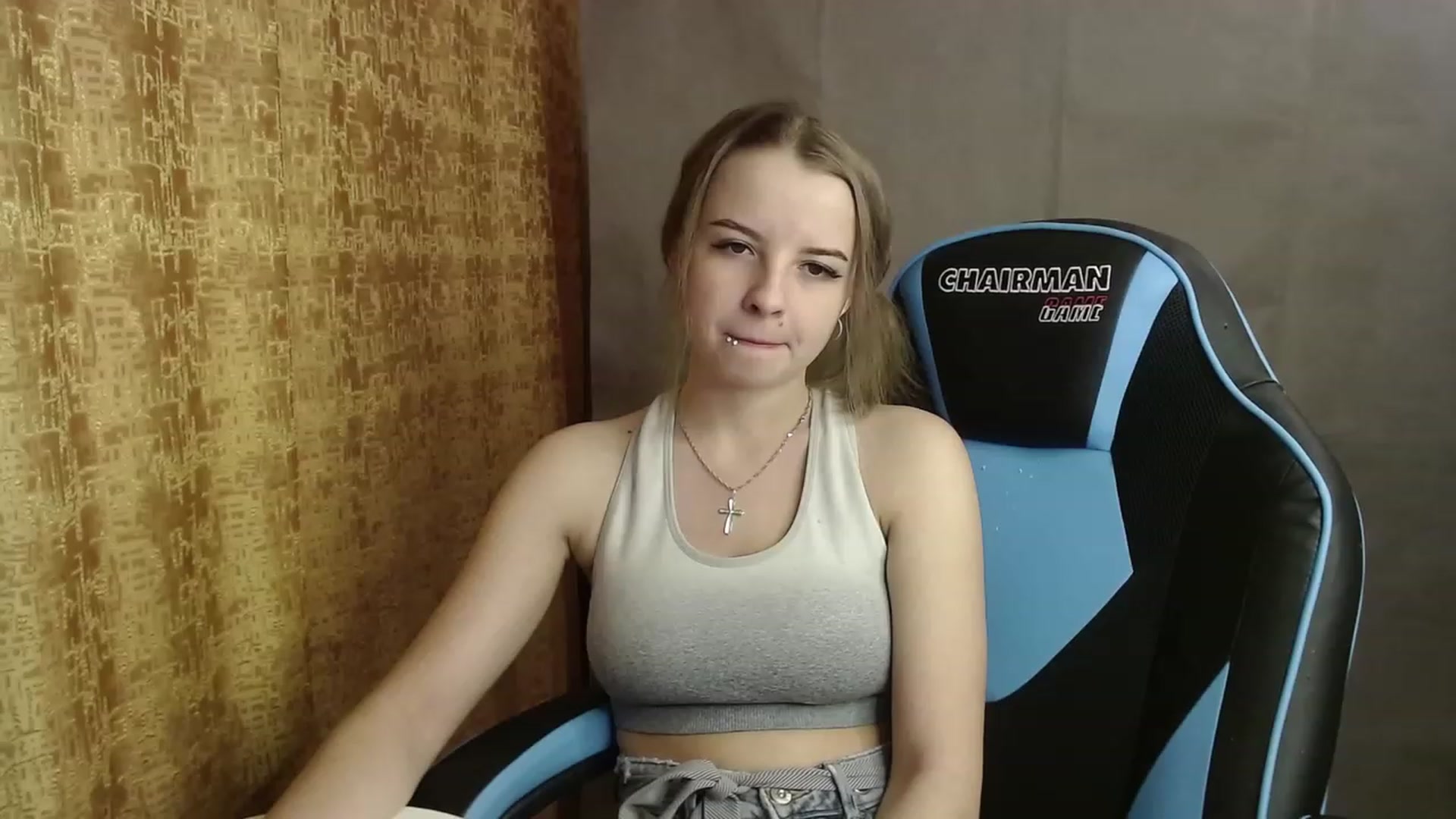 Gallery image thumbnail from Lio_noy's myfreecams stream on, 12/12/2022, 23:01 image 2 of 20