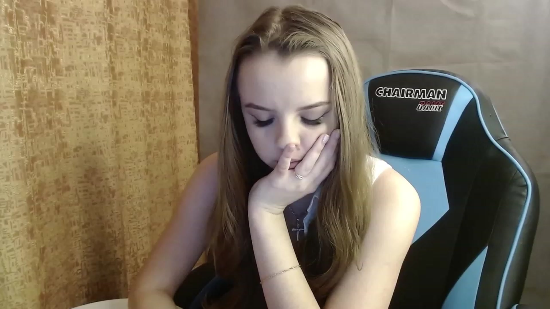 Gallery image thumbnail from Lio_noy's myfreecams stream on, 12/15/2022, 23:31 image 12 of 20