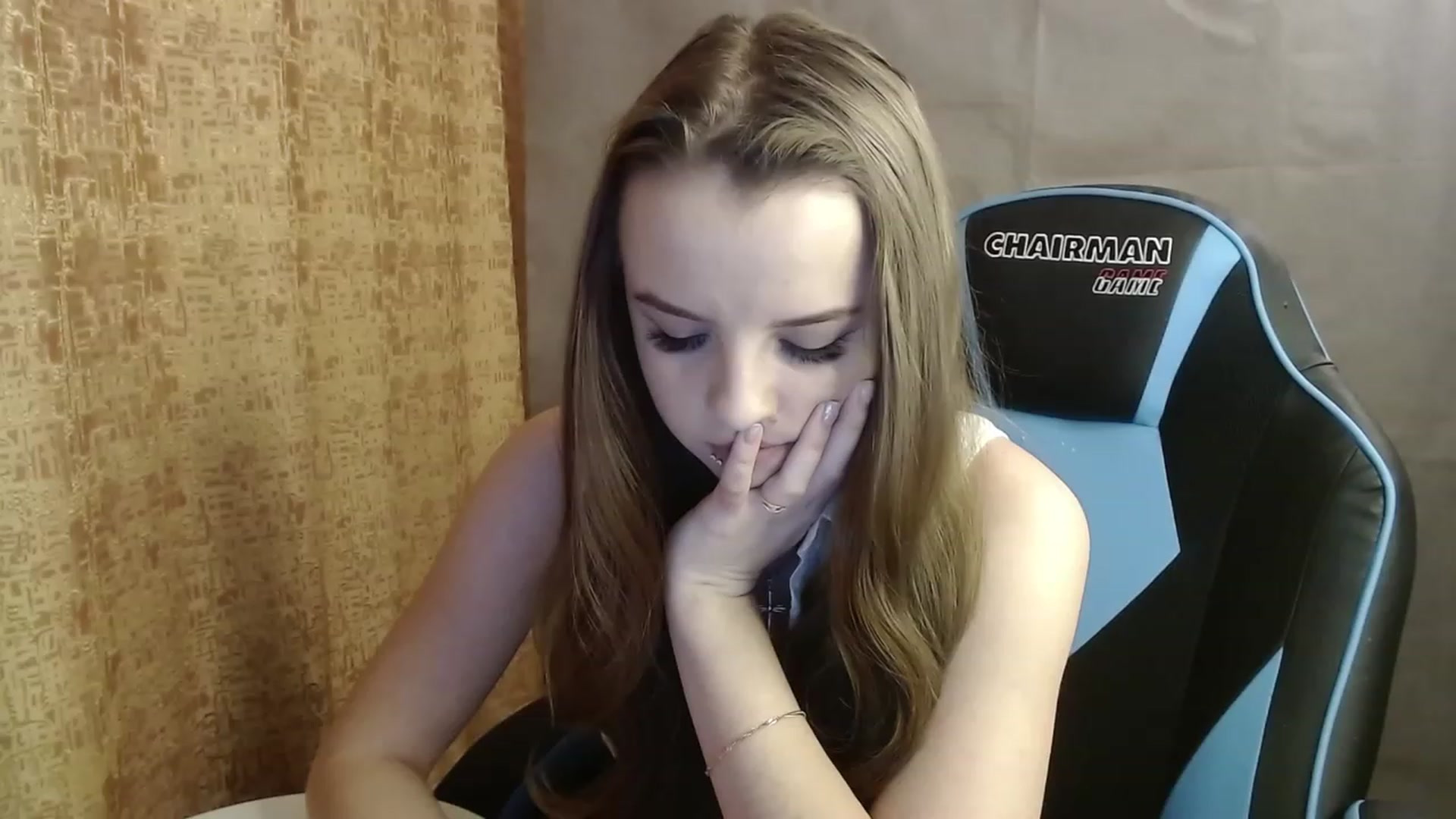 Gallery image thumbnail from Lio_noy's myfreecams stream on, 12/15/2022, 23:31 image 7 of 20