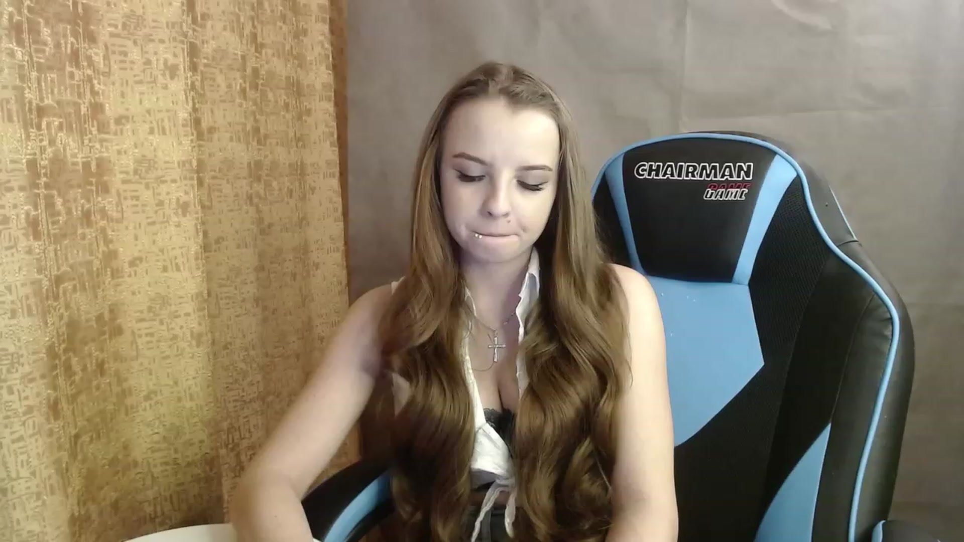 Gallery image thumbnail from Lio_noy's myfreecams stream on, 12/15/2022, 23:31 image 6 of 20
