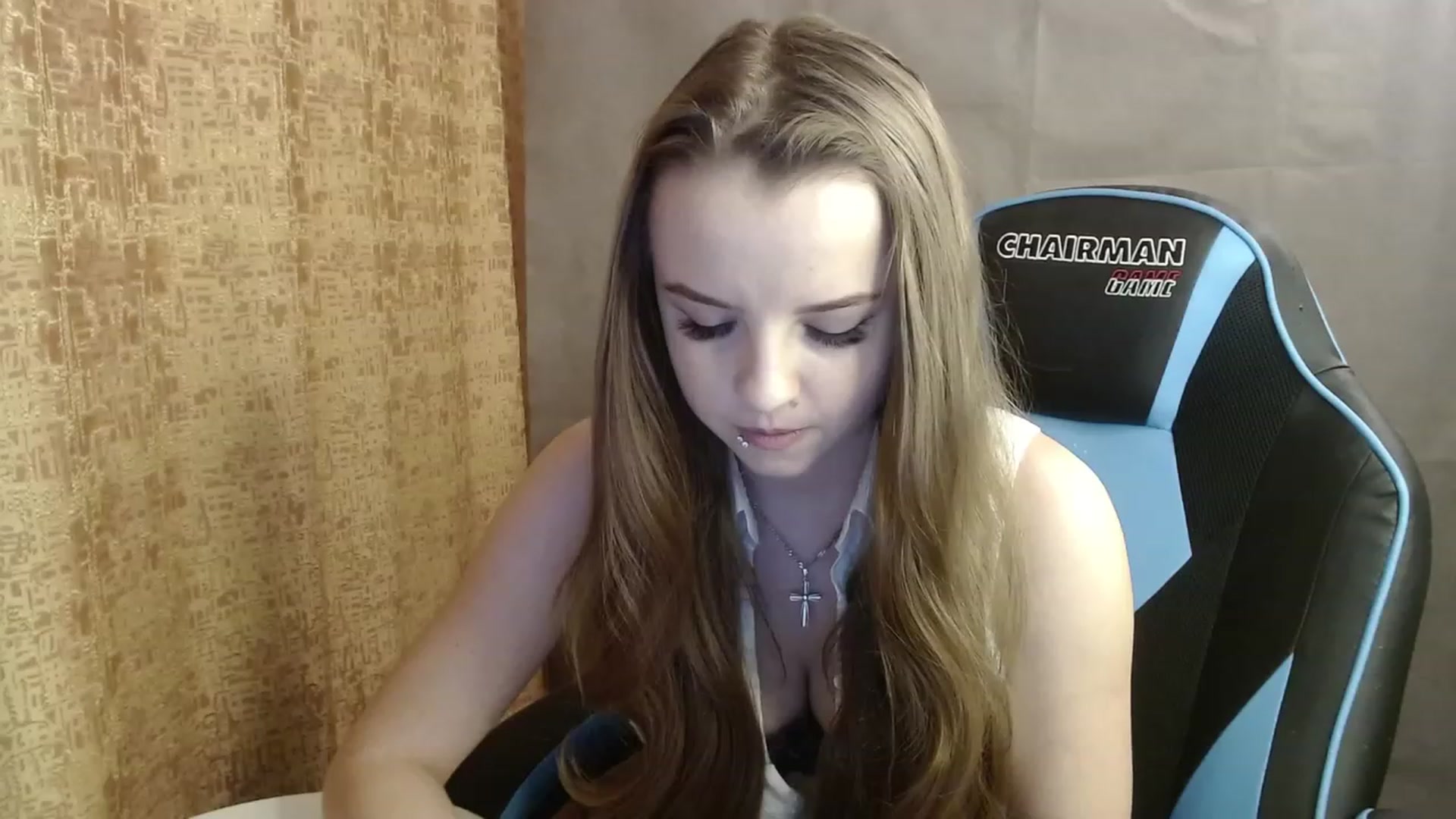 Gallery image thumbnail from Lio_noy's myfreecams stream on, 12/15/2022, 23:31 image 10 of 20
