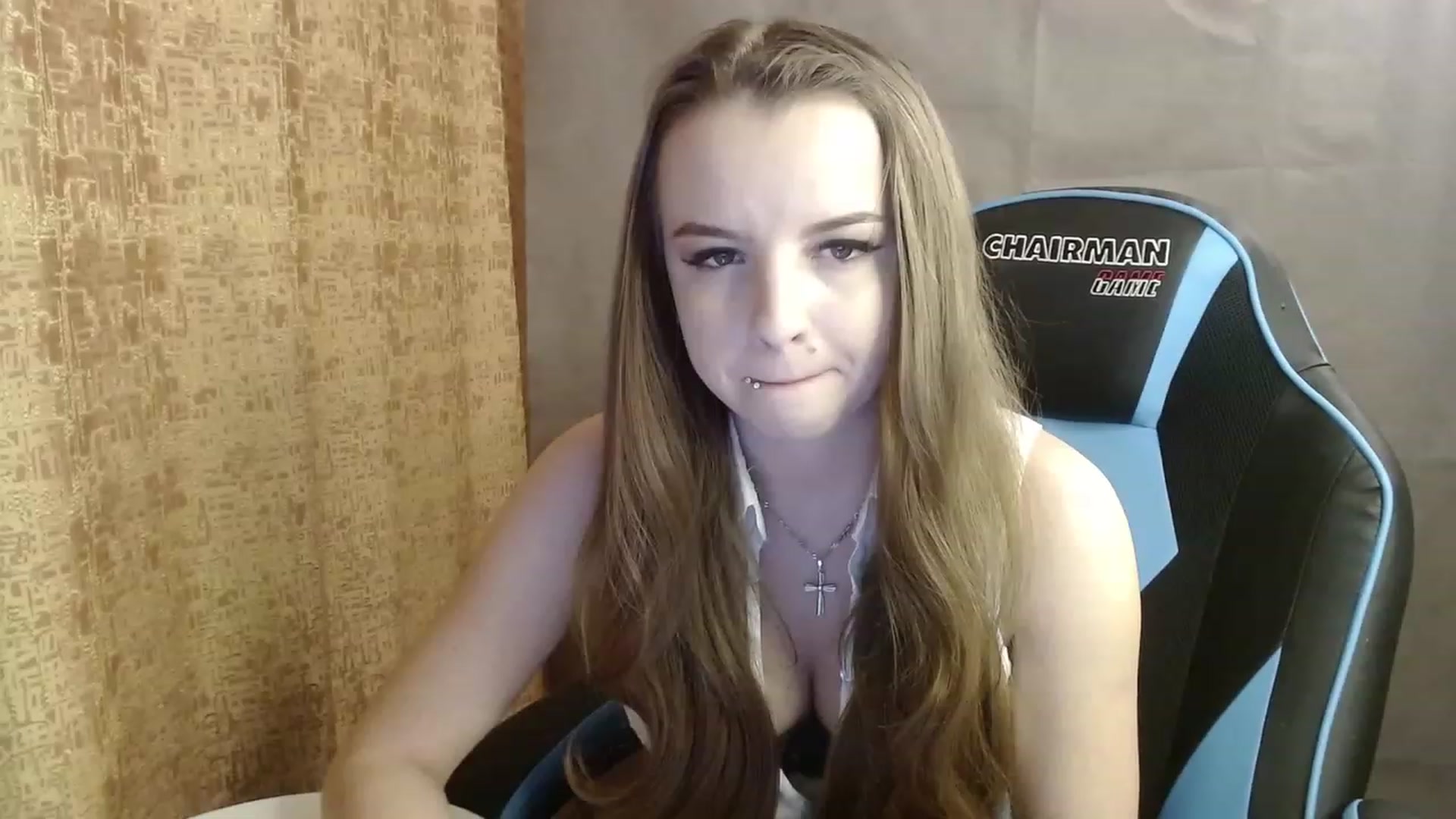 Gallery image thumbnail from Lio_noy's myfreecams stream on, 12/15/2022, 23:31 image 9 of 20