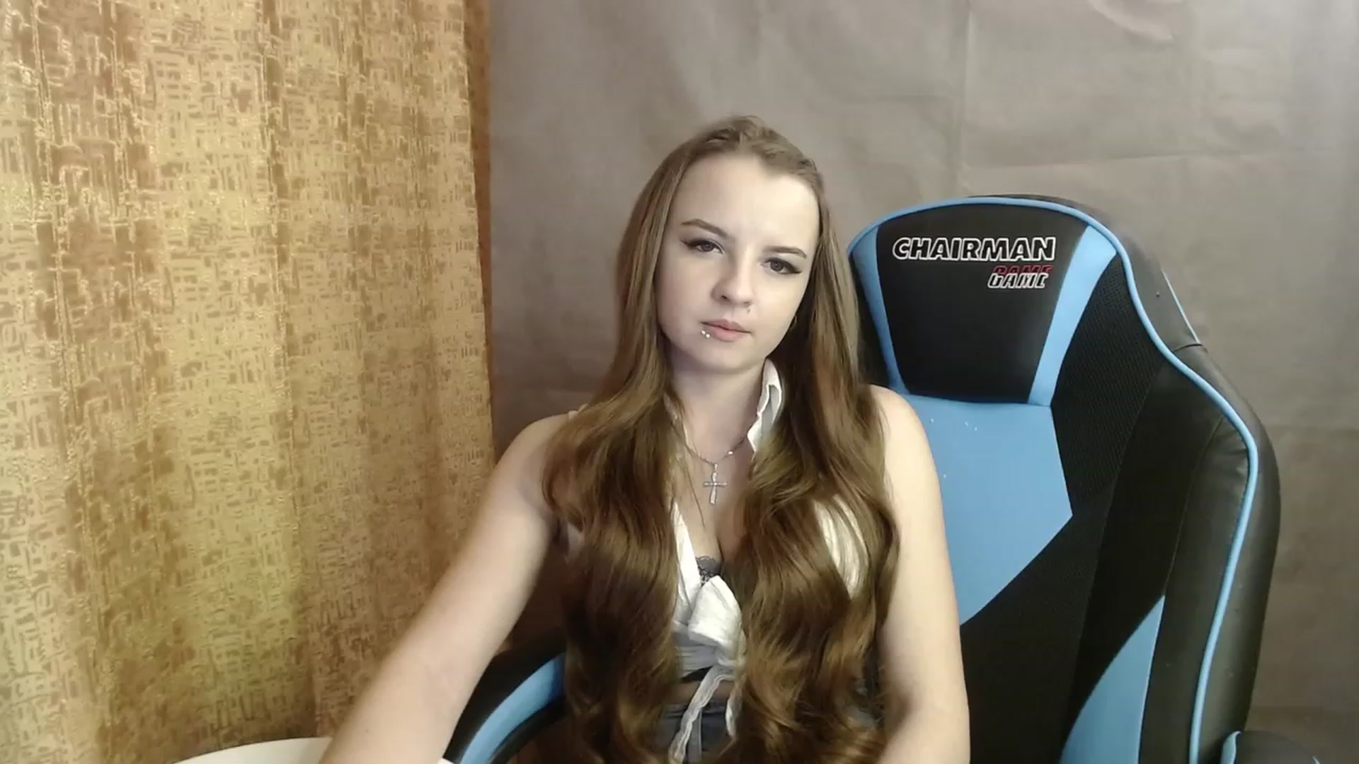 Gallery image thumbnail from Lio_noy's myfreecams stream on, 12/15/2022, 23:31 image 17 of 20