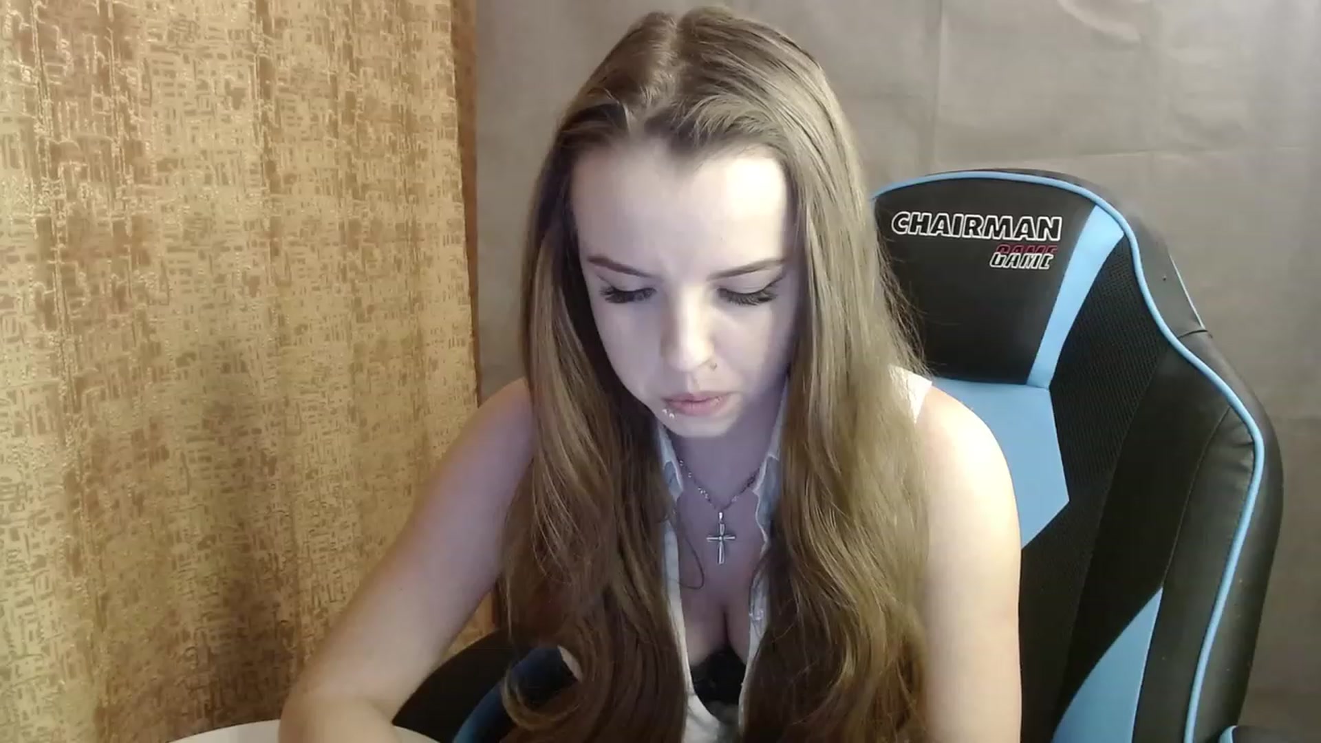 Gallery image thumbnail from Lio_noy's myfreecams stream on, 12/15/2022, 23:31 image 5 of 20