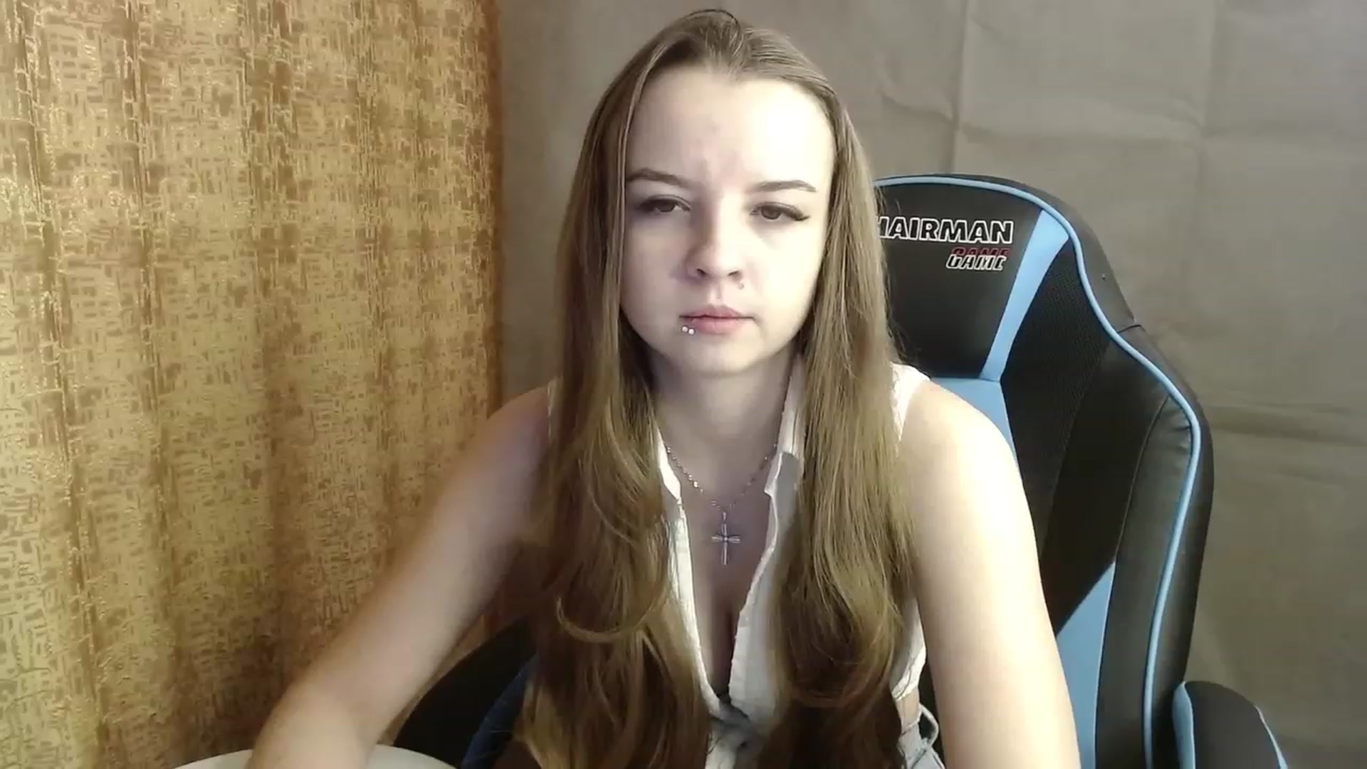 Gallery image thumbnail from Lio_noy's myfreecams stream on, 12/18/2022, 24:01 image 3 of 20