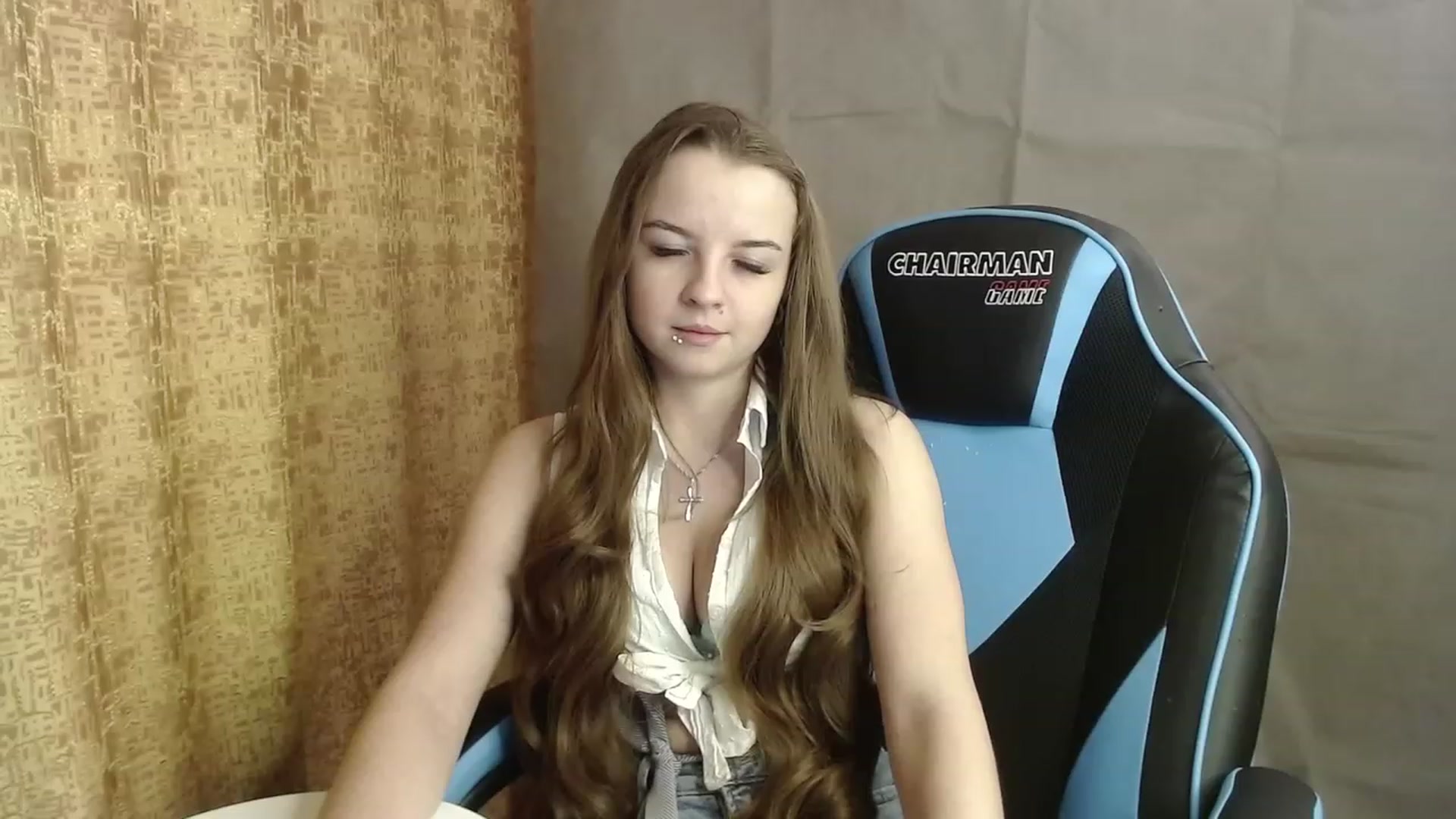 Gallery image thumbnail from Lio_noy's myfreecams stream on, 12/18/2022, 24:01 image 19 of 20