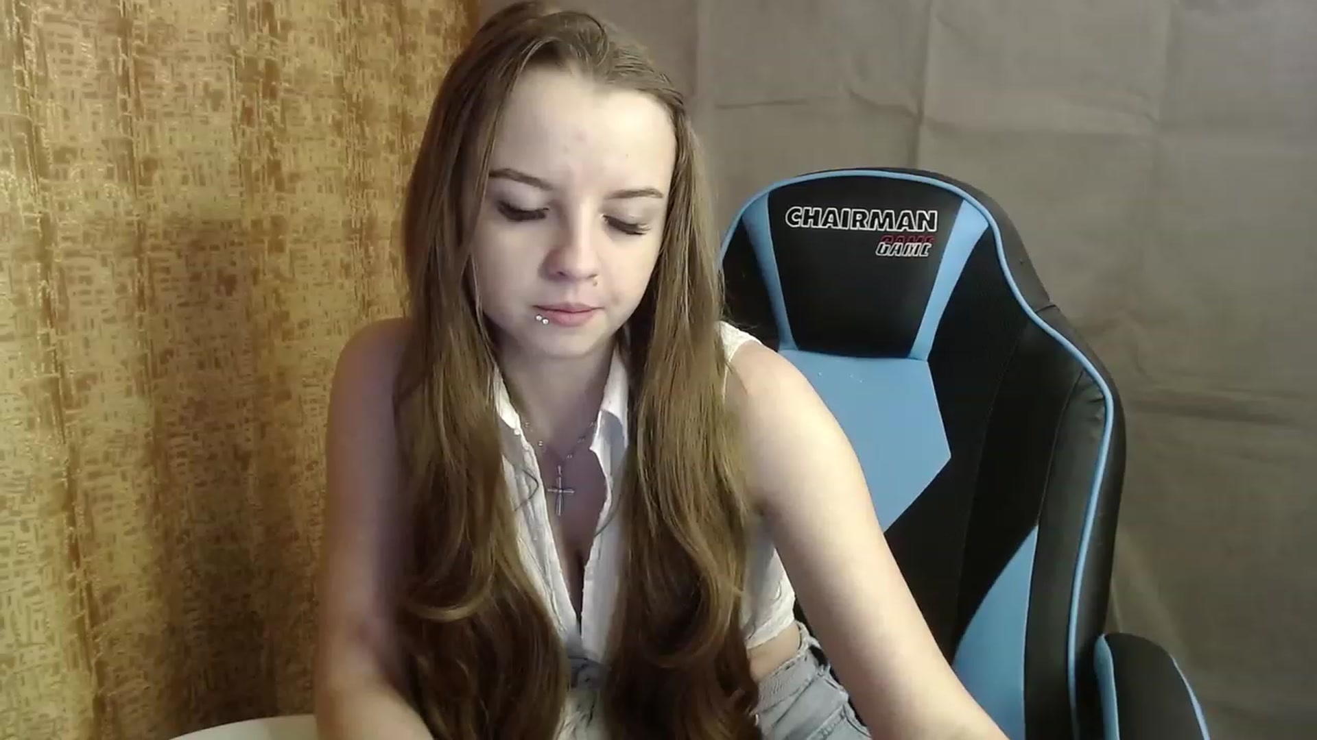 Gallery image thumbnail from Lio_noy's myfreecams stream on, 12/18/2022, 24:01 image 15 of 20
