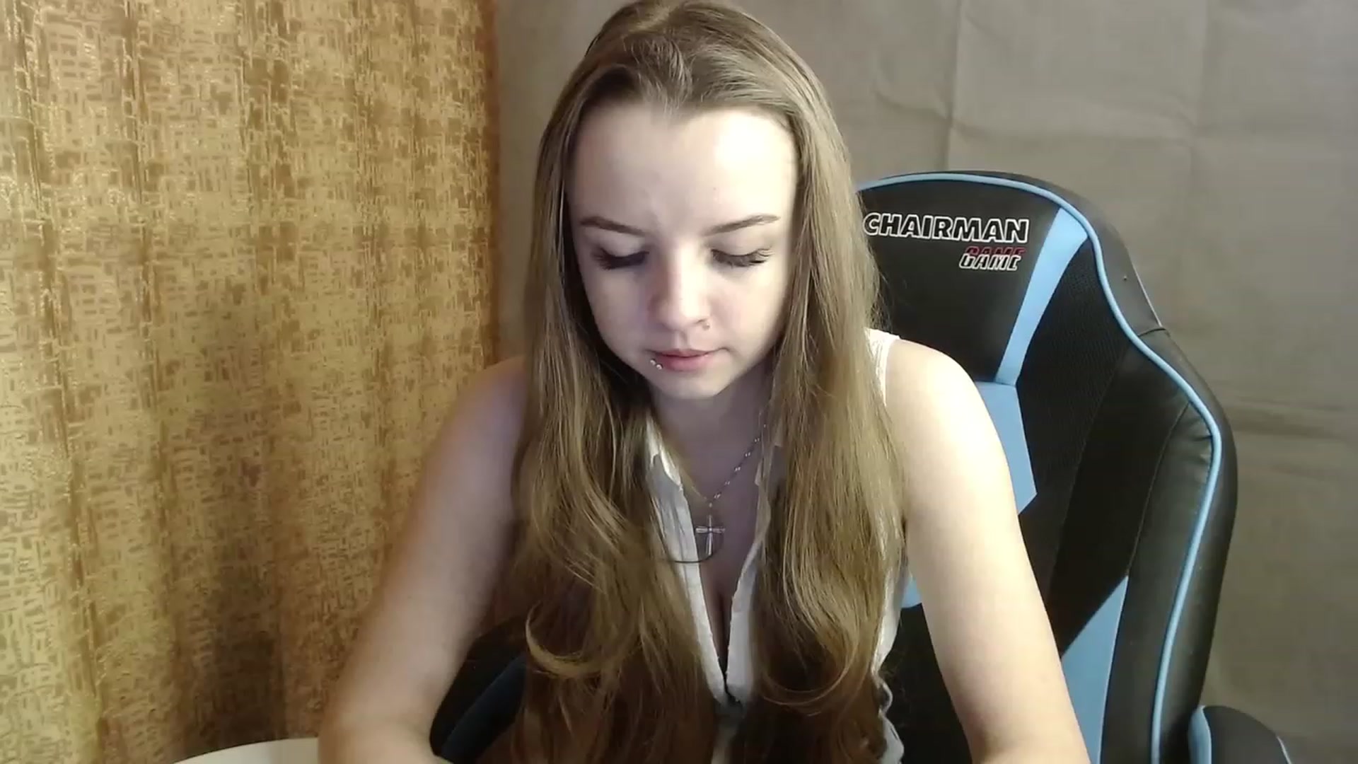 Gallery image thumbnail from Lio_noy's myfreecams stream on, 12/18/2022, 01:15 image 4 of 20