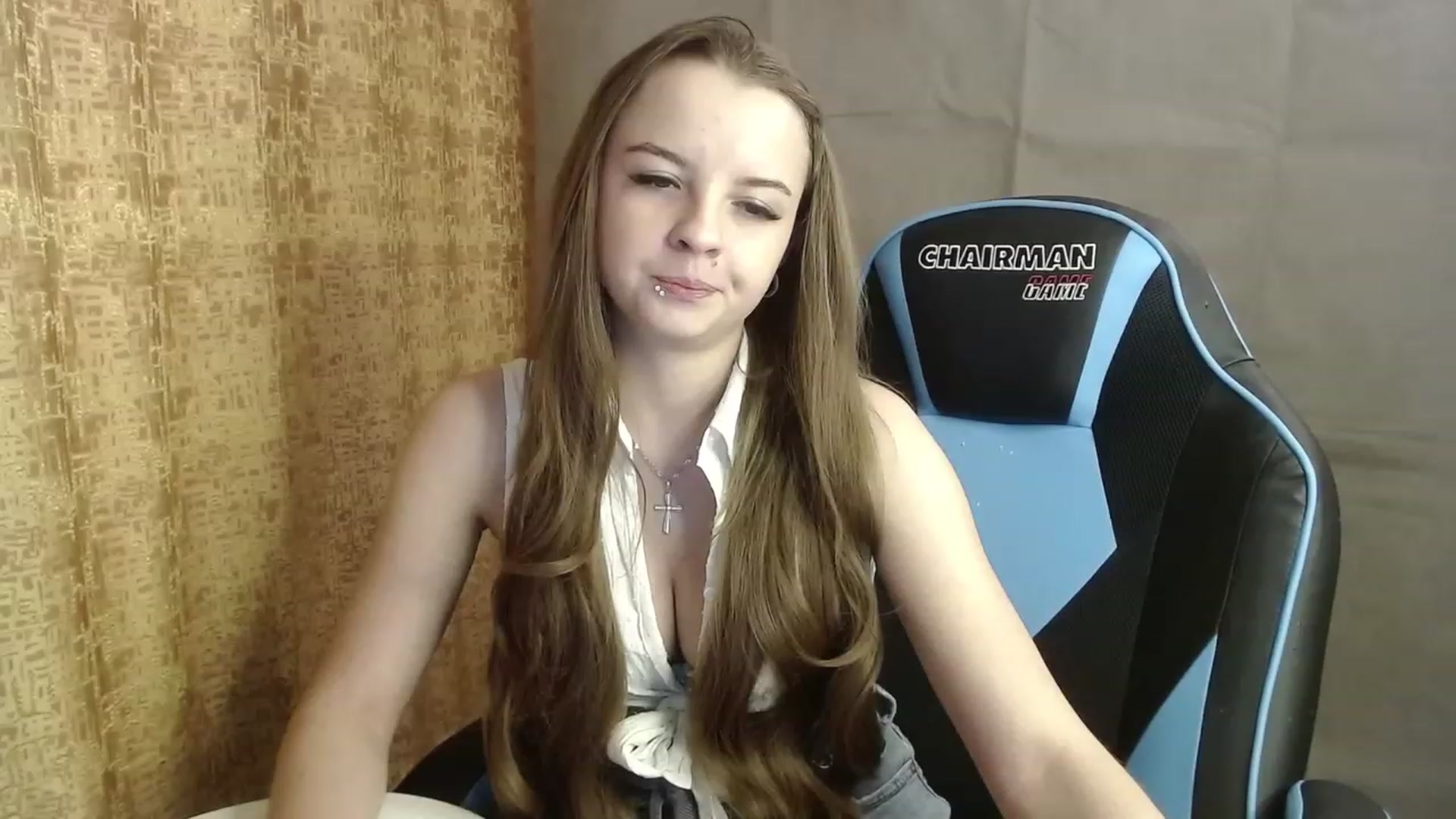 Gallery image thumbnail from Lio_noy's myfreecams stream on, 12/18/2022, 01:15 image 18 of 20