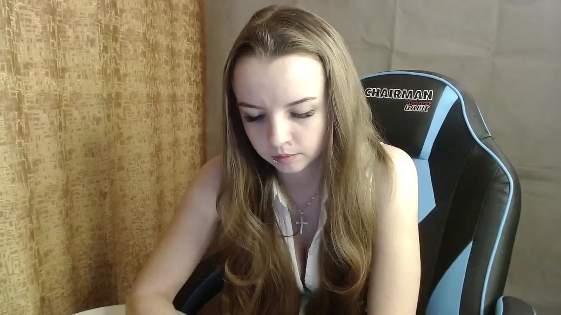 Gallery image thumbnail from Lio_noy's myfreecams stream on, 12/18/2022, 01:15 image 3 of 20