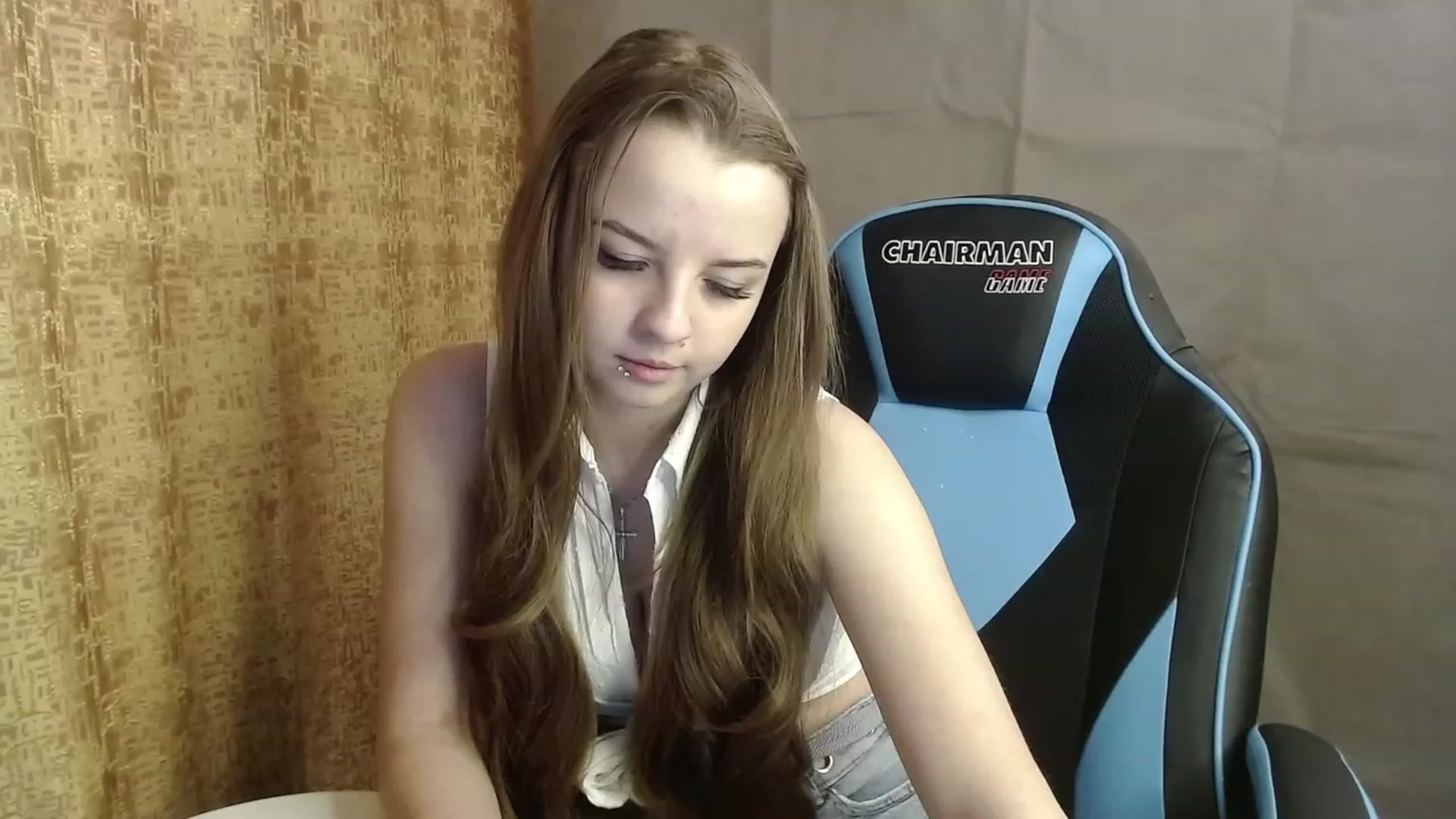 Gallery image thumbnail from Lio_noy's myfreecams stream on, 12/18/2022, 01:15 image 16 of 20