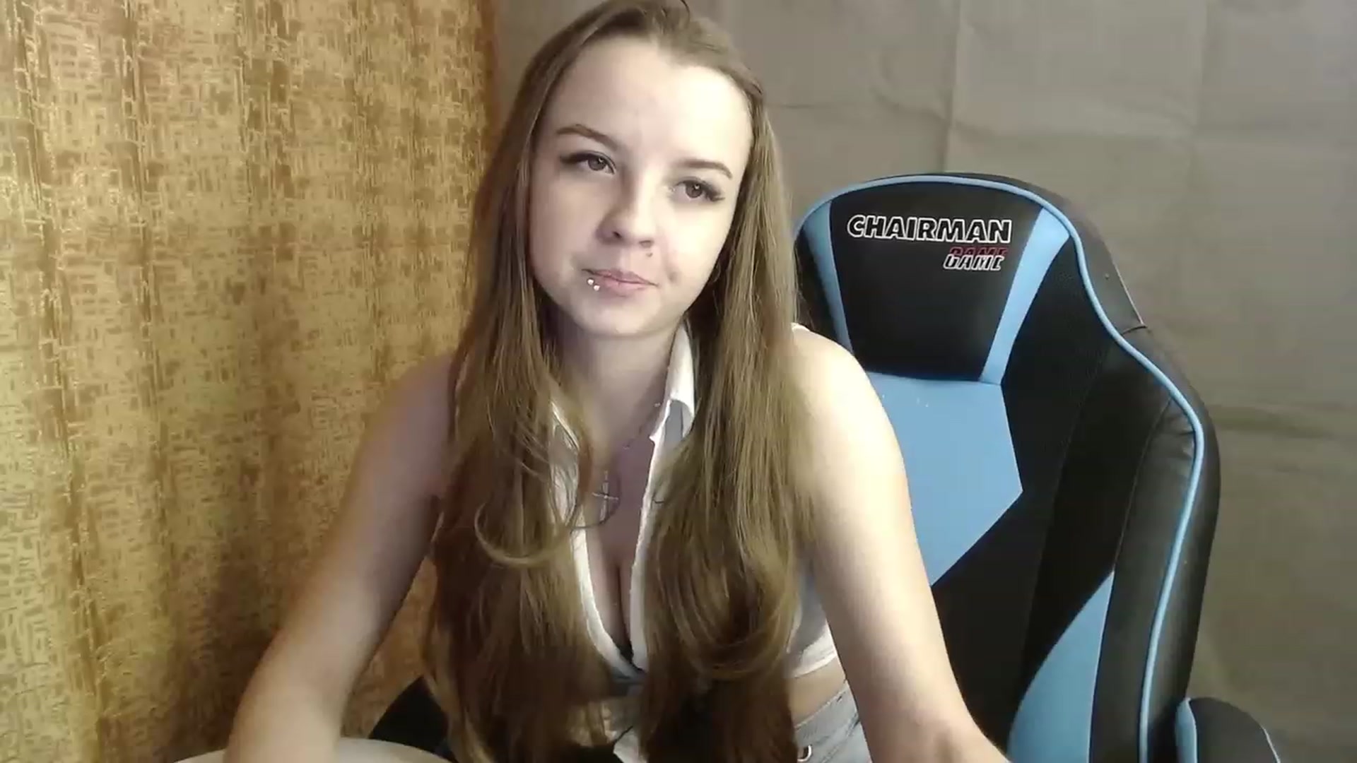 Gallery image thumbnail from Lio_noy's myfreecams stream on, 12/18/2022, 01:15 image 5 of 20