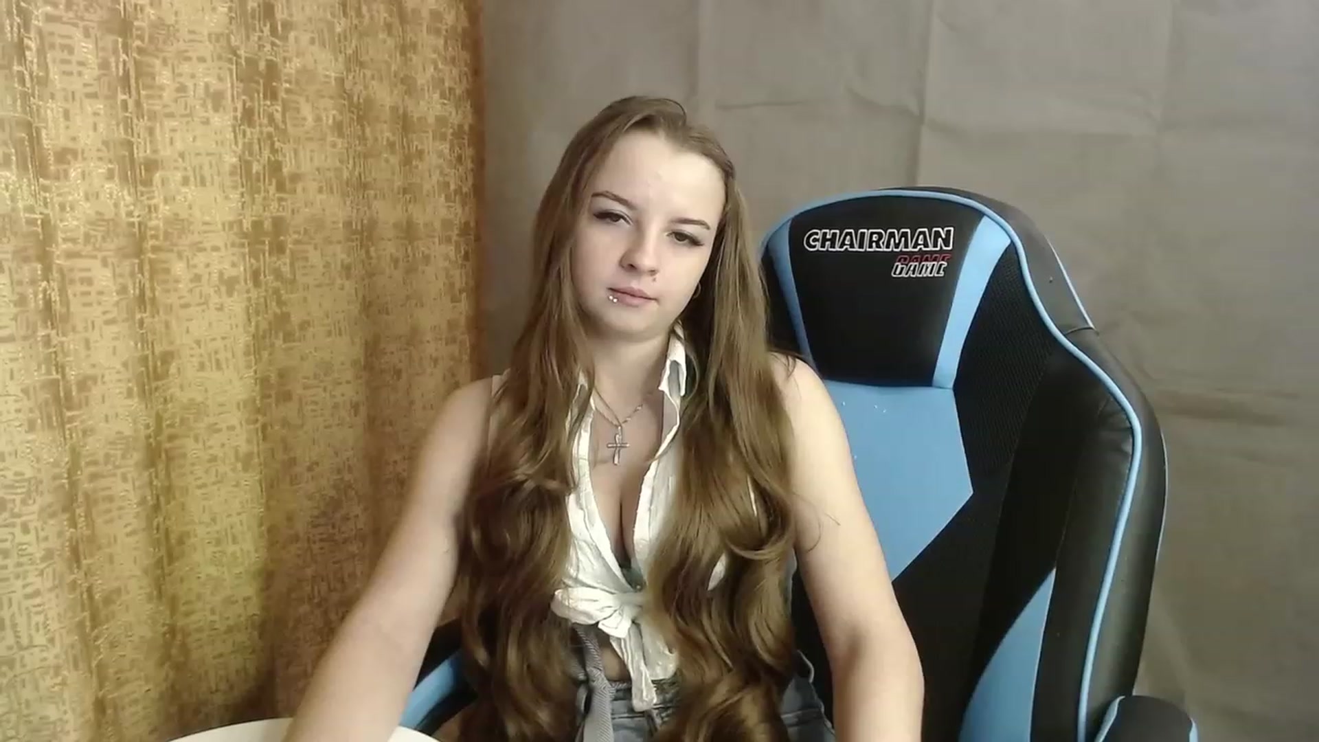 Gallery image thumbnail from Lio_noy's myfreecams stream on, 12/18/2022, 01:15 image 14 of 20
