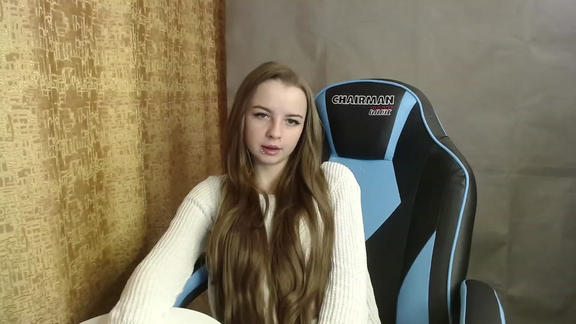 Gallery image thumbnail from Lio_noy's myfreecams stream on, 12/20/2022, 22:40 image 17 of 20