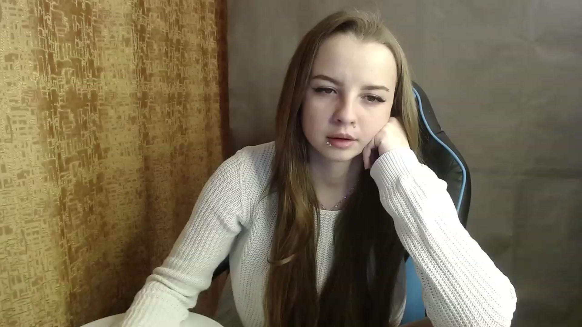 Gallery image thumbnail from Lio_noy's myfreecams stream on, 12/20/2022, 22:40 image 15 of 20