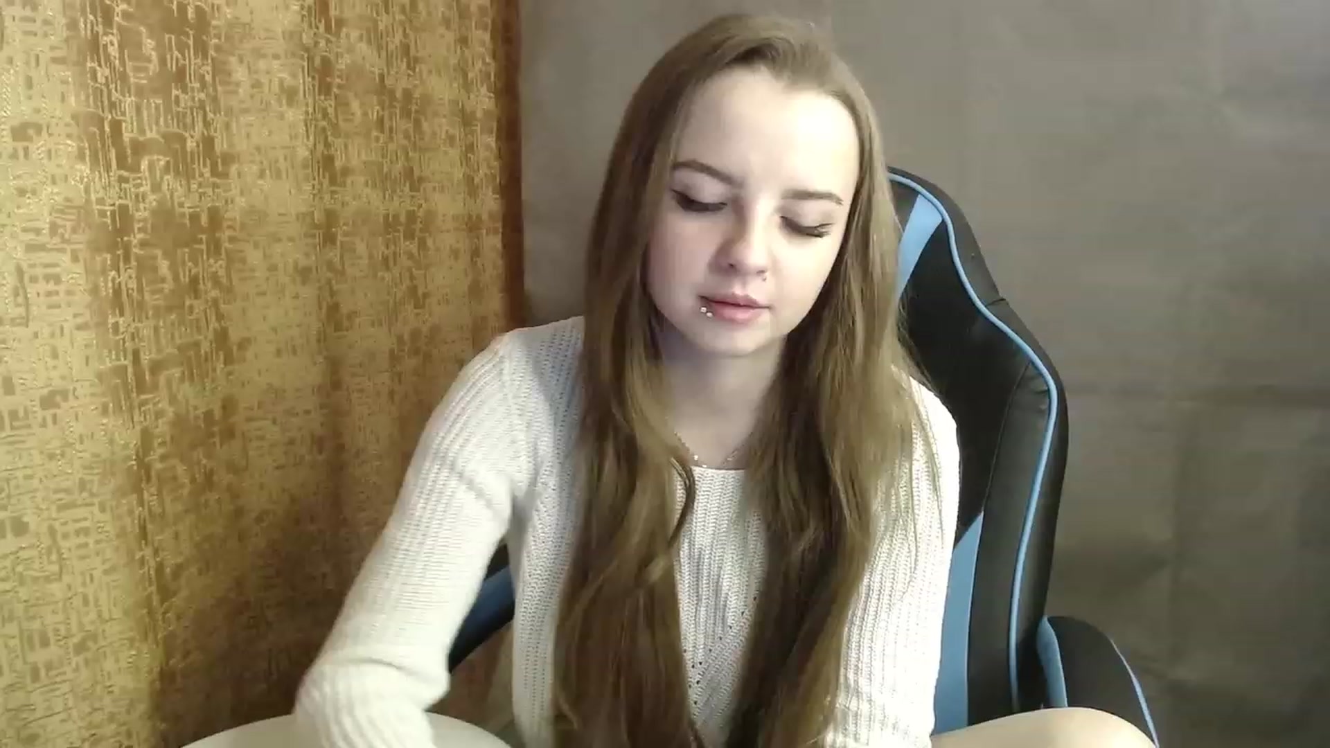 Gallery image thumbnail from Lio_noy's myfreecams stream on, 12/20/2022, 22:40 image 16 of 20