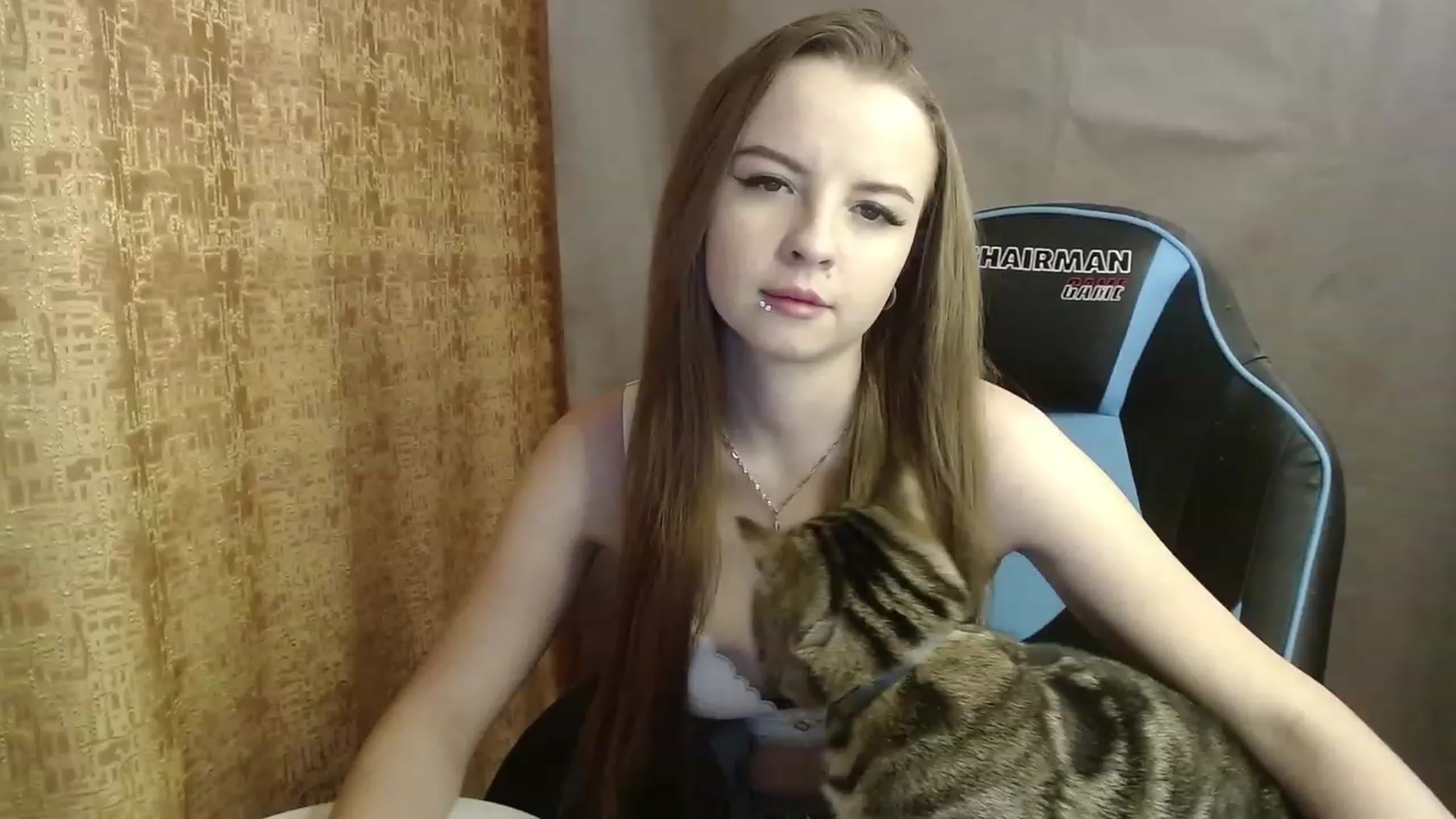 Gallery image thumbnail from Lio_noy's myfreecams stream on, 12/27/2022, 22:29 image 6 of 20
