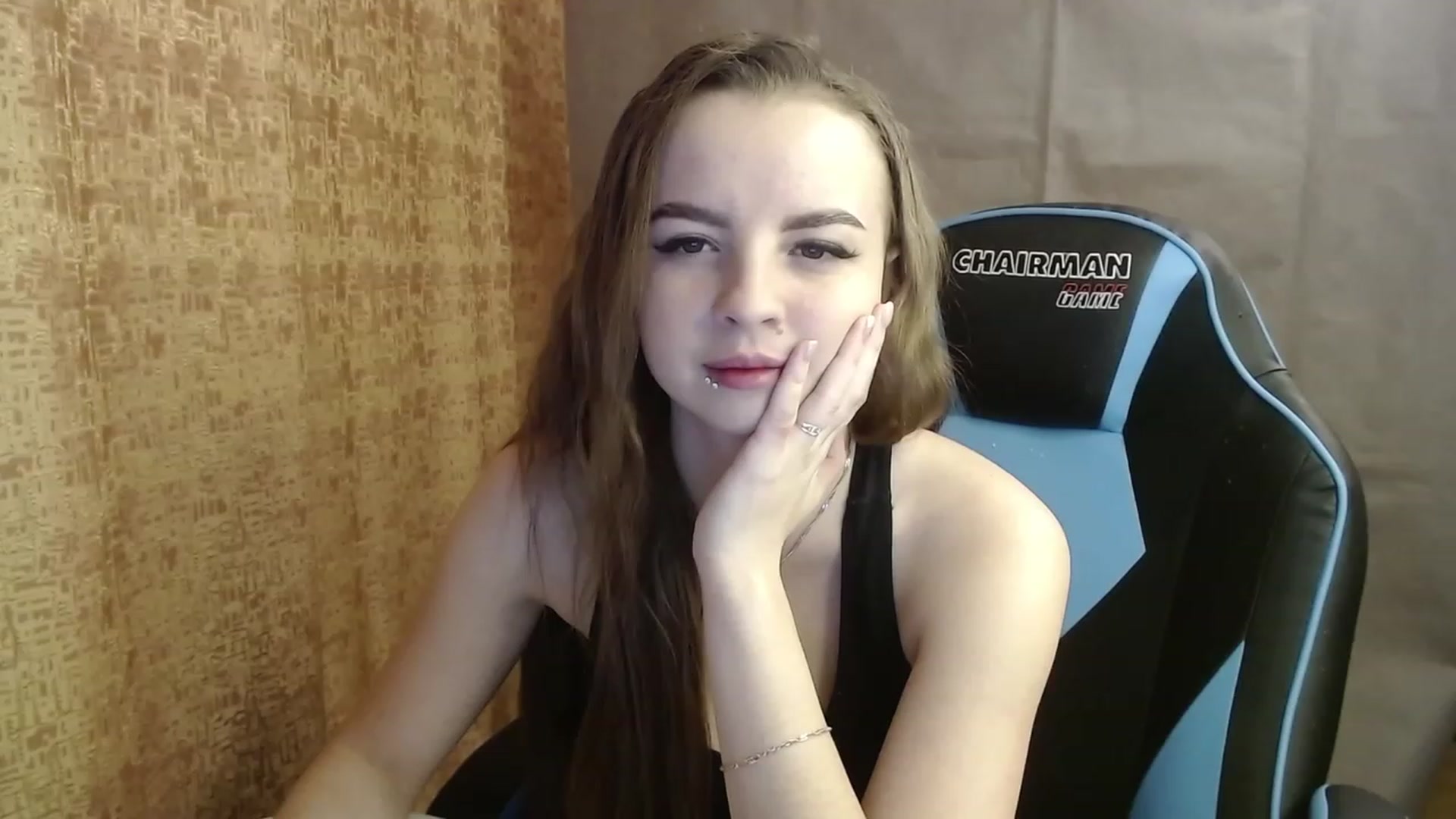 Gallery image thumbnail from Lio_noy's myfreecams stream on, 12/28/2022, 22:27 image 1 of 20