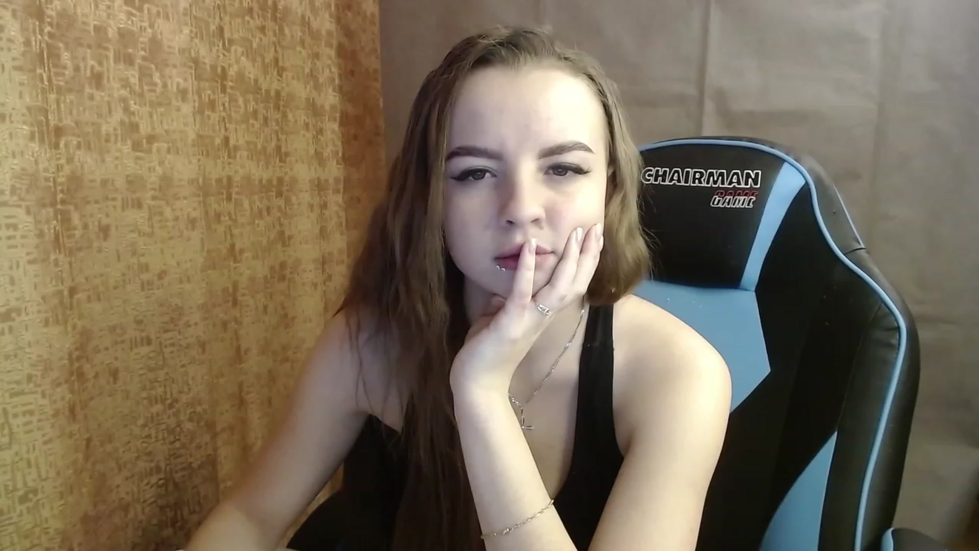 Gallery image thumbnail from Lio_noy's myfreecams stream on, 12/28/2022, 22:27 image 3 of 20