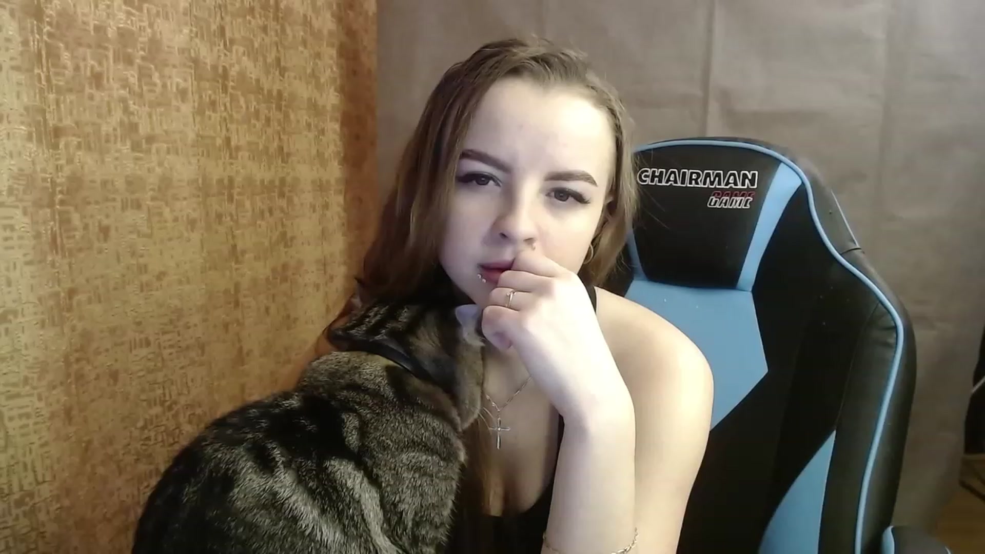 Gallery image thumbnail from Lio_noy's myfreecams stream on, 12/28/2022, 22:27 image 17 of 20