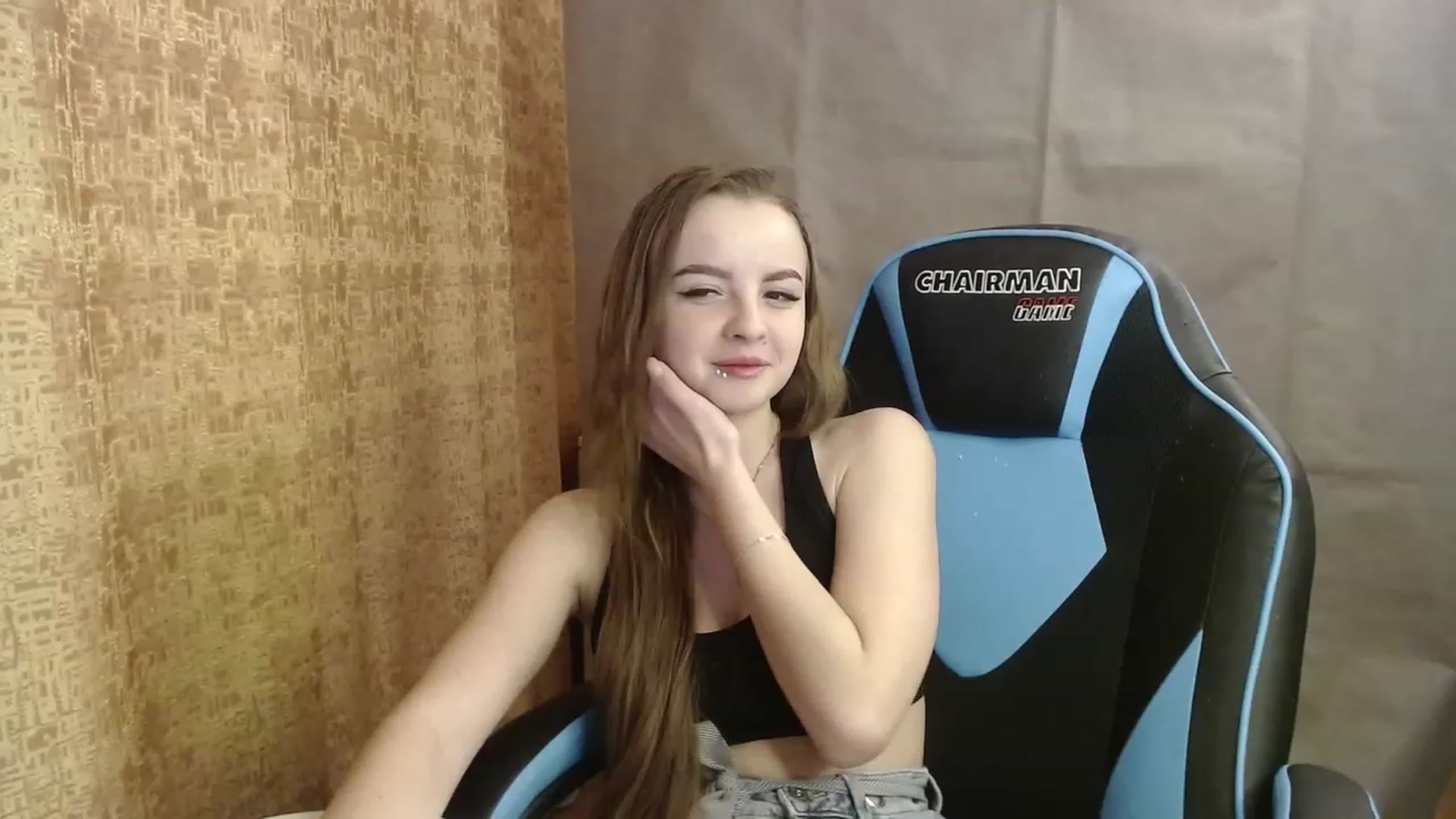 Gallery image thumbnail from Lio_noy's myfreecams stream on, 12/28/2022, 22:27 image 8 of 20