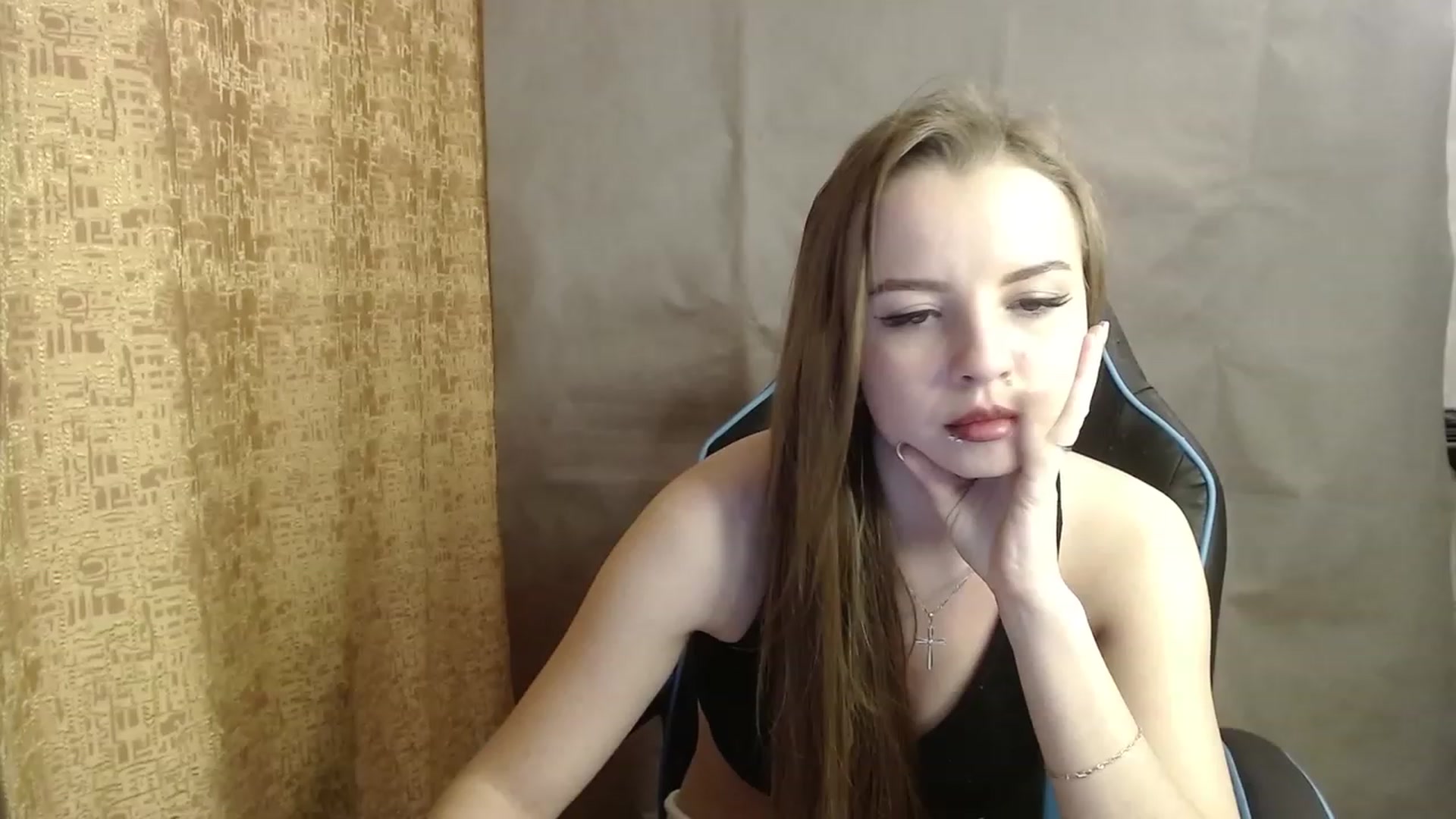 Gallery image thumbnail from Lio_noy's myfreecams stream on, 01/06/2023, 24:55 image 17 of 20
