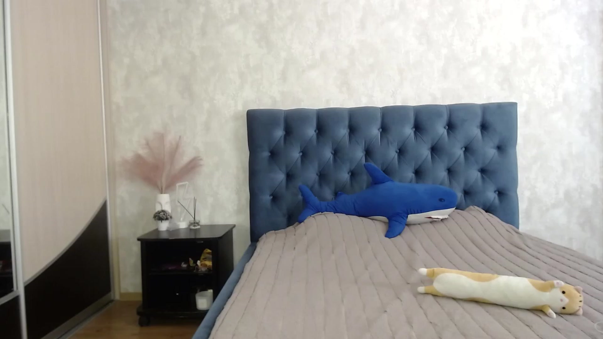Gallery image thumbnail from Lio_noy's myfreecams stream on, 05/17/2023, 01:18 image 18 of 20