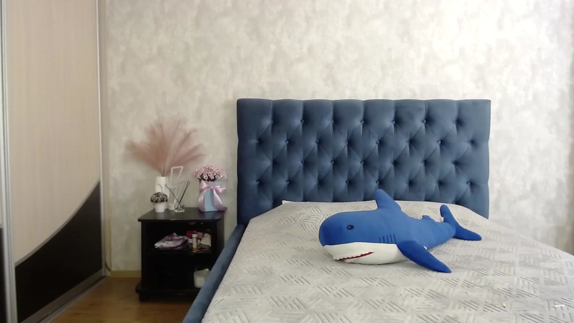 Gallery image thumbnail from Lio_noy's myfreecams stream on, 06/02/2023, 13:32 image 4 of 20