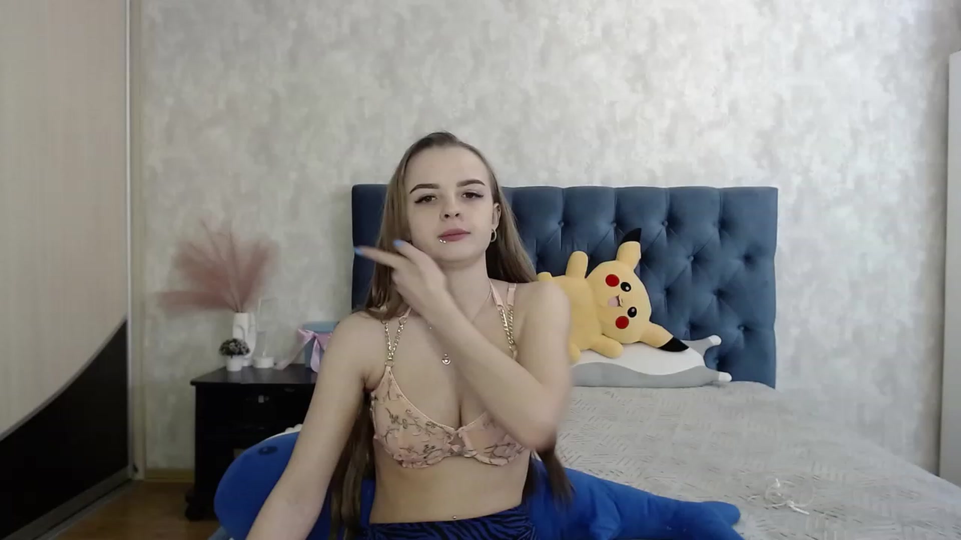 Gallery image thumbnail from Lio_noy's myfreecams stream on, 09/13/2023, 23:39 image 17 of 20