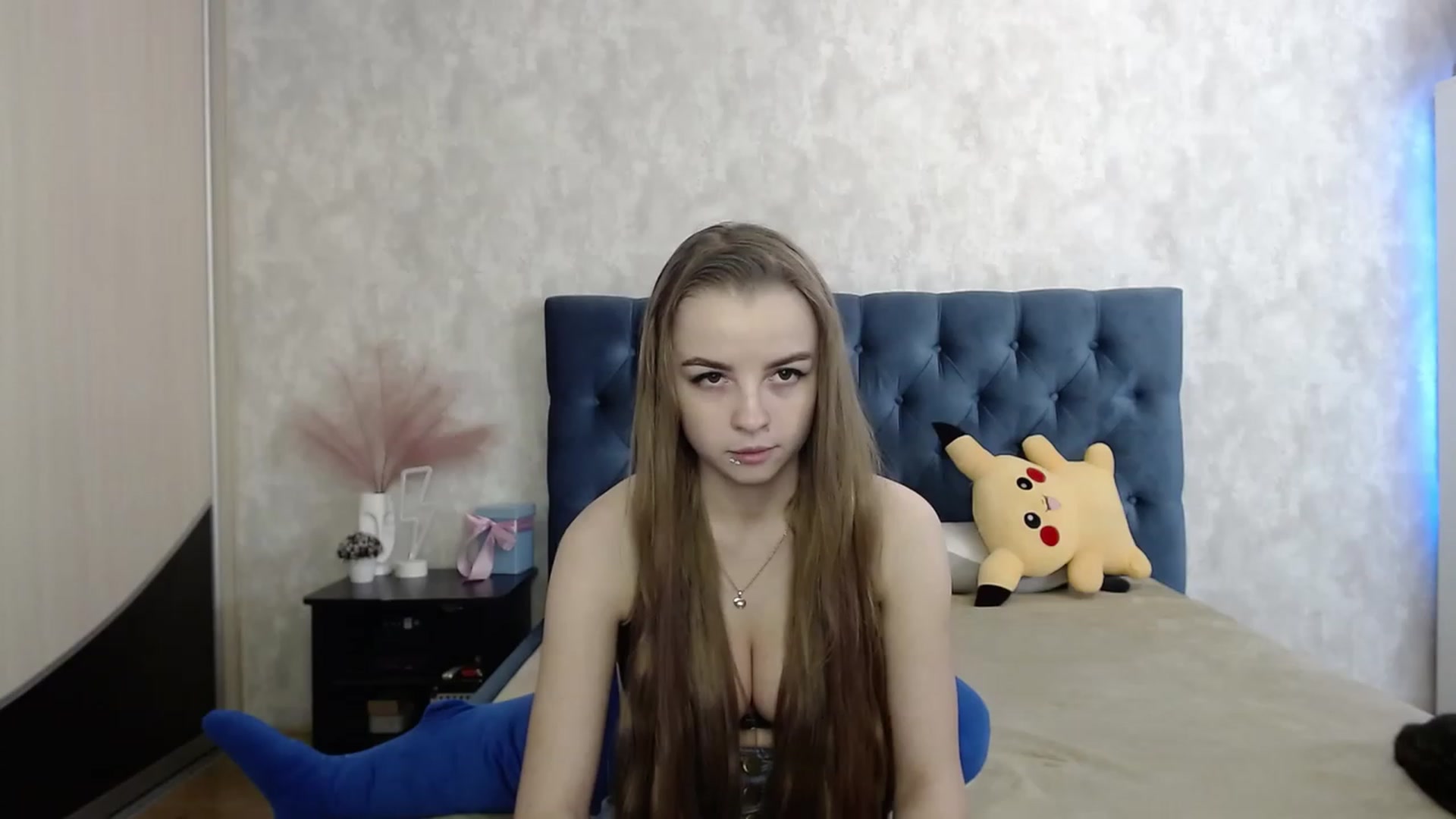 Gallery image thumbnail from Lio_noy's myfreecams stream on, 09/17/2023, 21:37 image 7 of 20