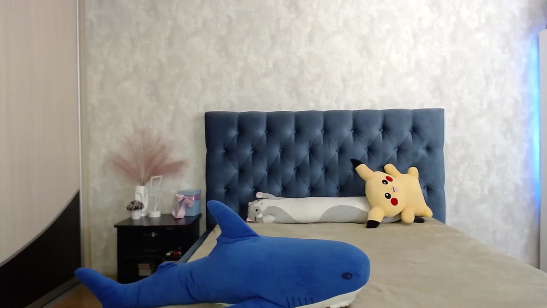 Gallery image thumbnail from Lio_noy's myfreecams stream on, 09/17/2023, 21:37 image 15 of 20