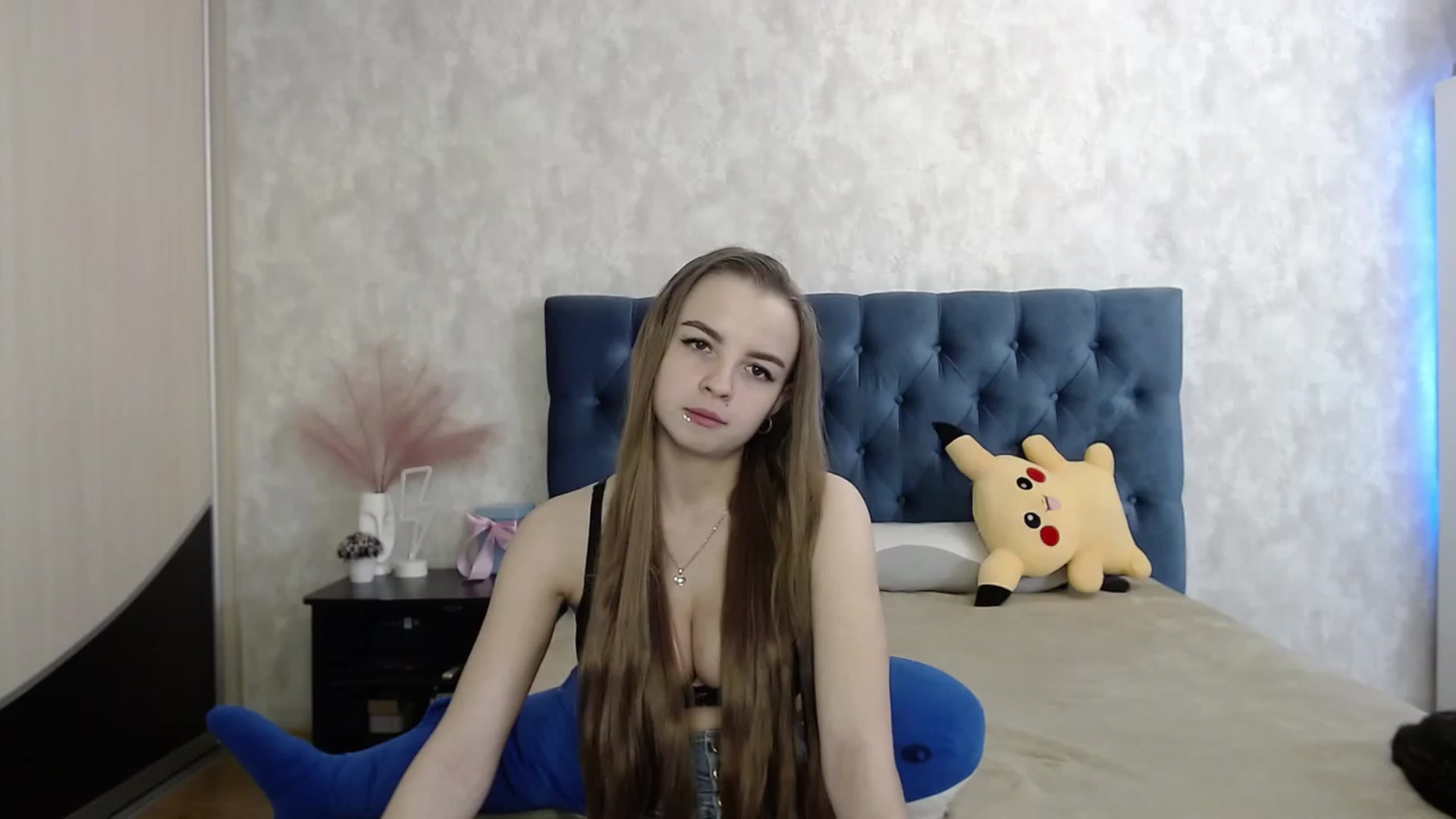 Gallery image thumbnail from Lio_noy's myfreecams stream on, 09/17/2023, 21:37 image 5 of 20