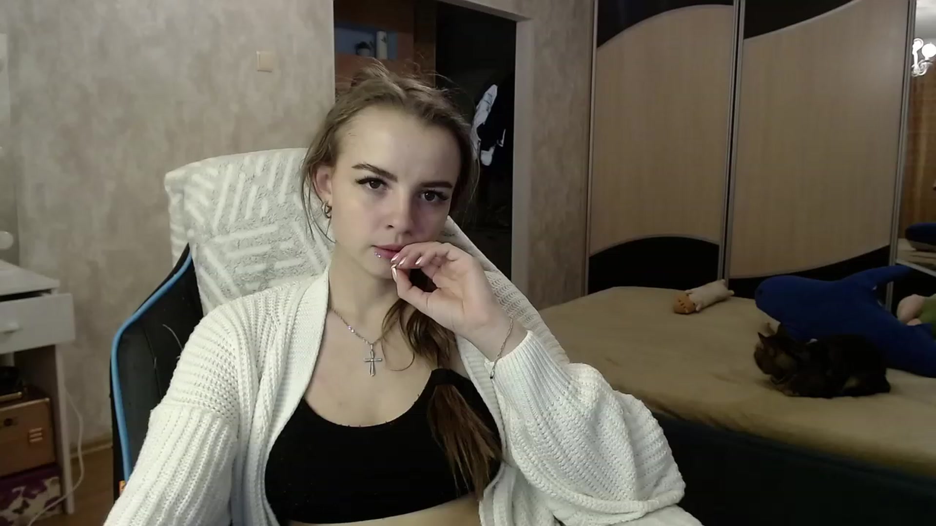 Gallery image thumbnail from Lio_noy's myfreecams stream on, 11/14/2023, 21:32 image 9 of 20