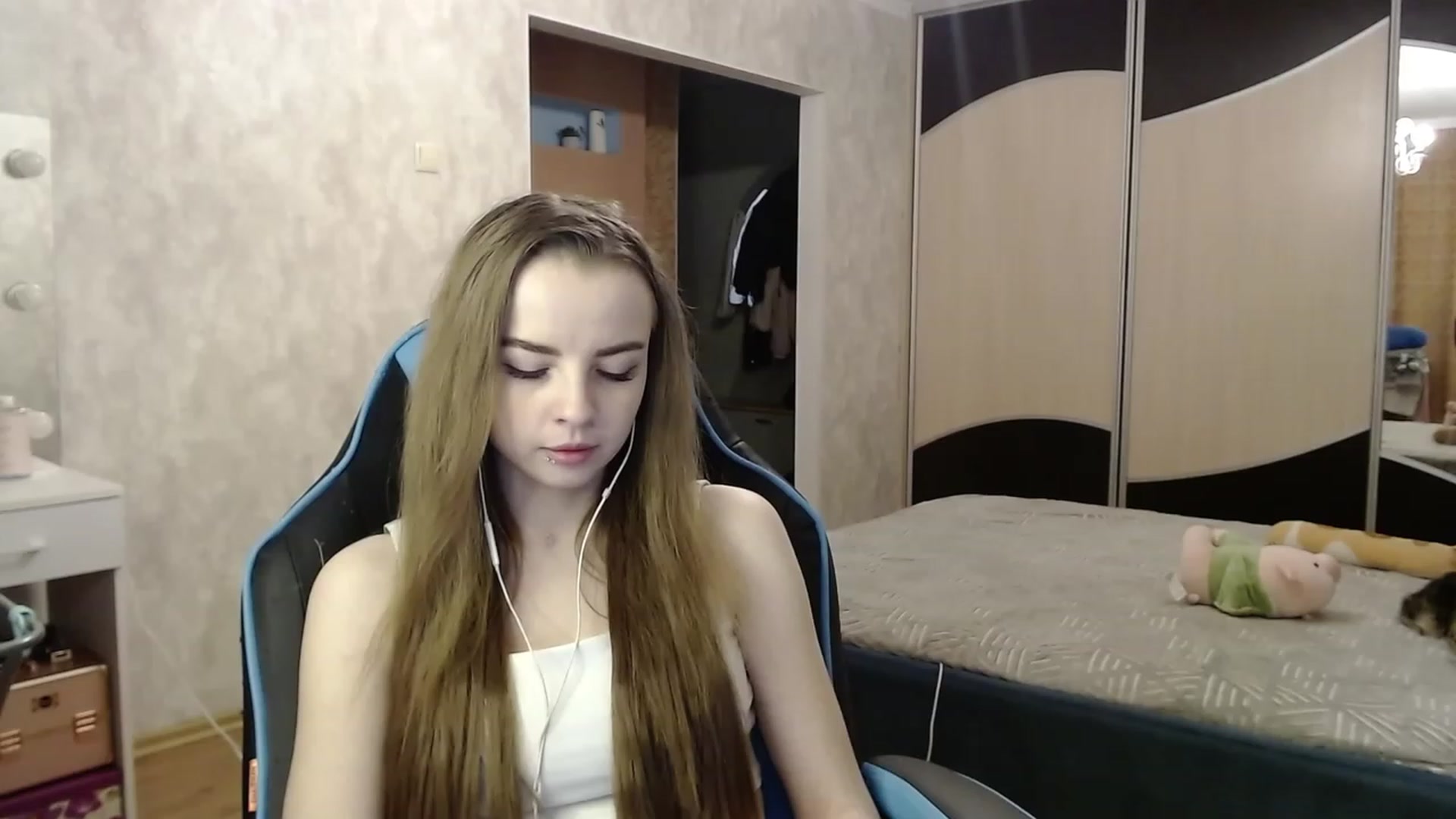 Gallery image thumbnail from Lio_noy's myfreecams stream on, 11/23/2023, 24:00 image 7 of 20